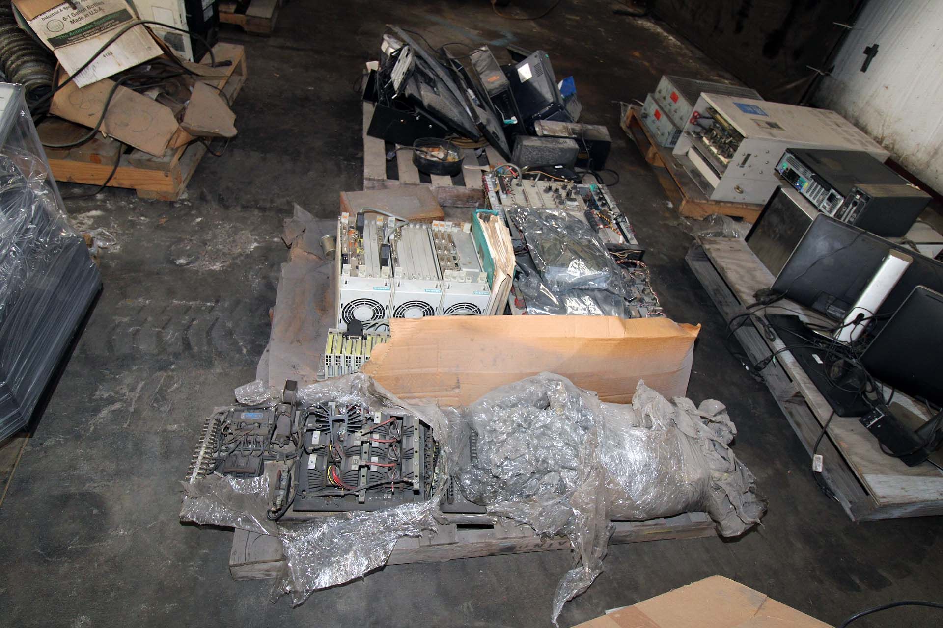 LOT CONSISTING OF: computer items & electrical components (on ten pallets) - Image 6 of 11