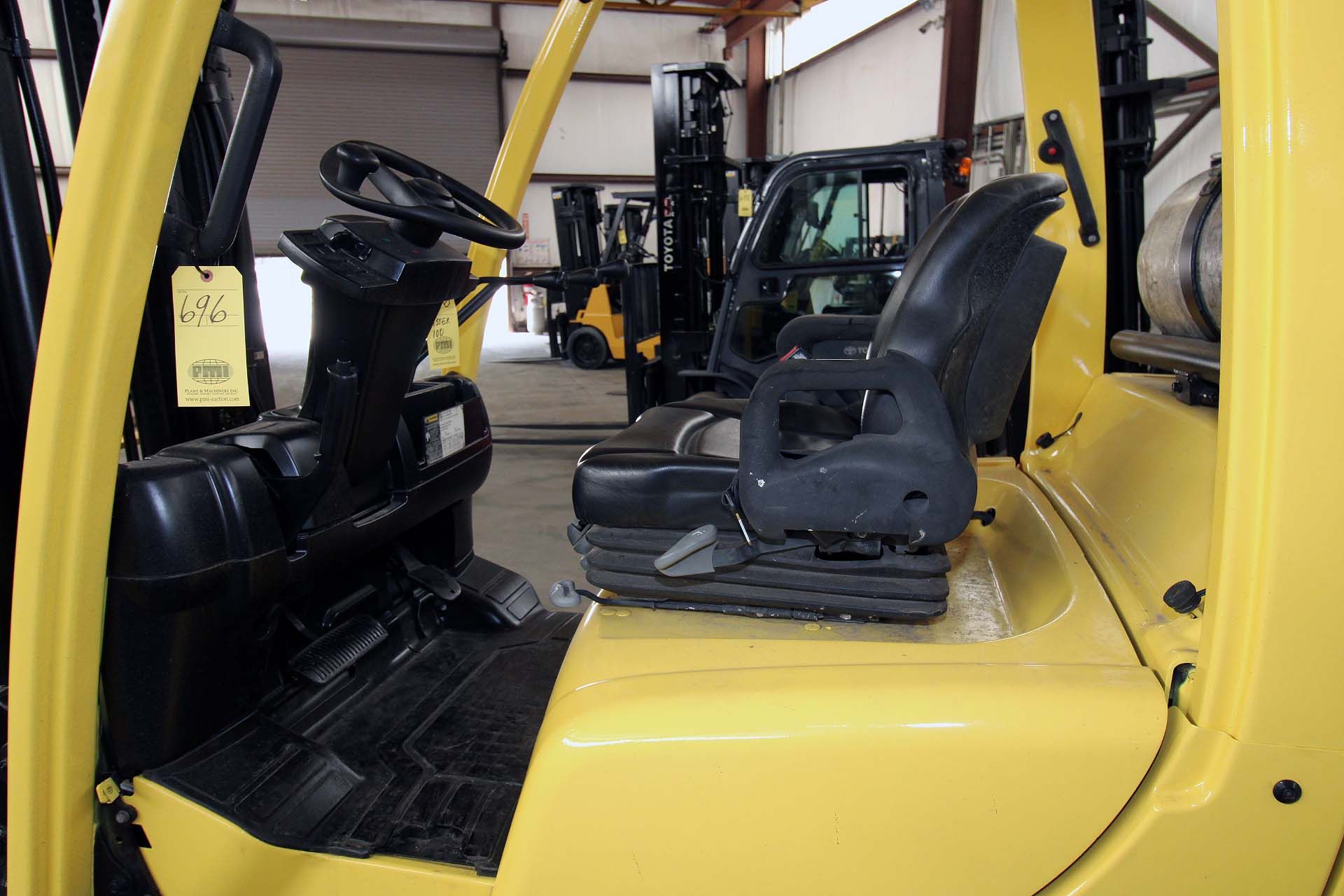 FORKLIFT, HYSTER 10,000 LB. BASE CAP. MDL. S100FT, new 2014, LPG, 88" 2-stage mast, 133" lift ht., - Image 5 of 7