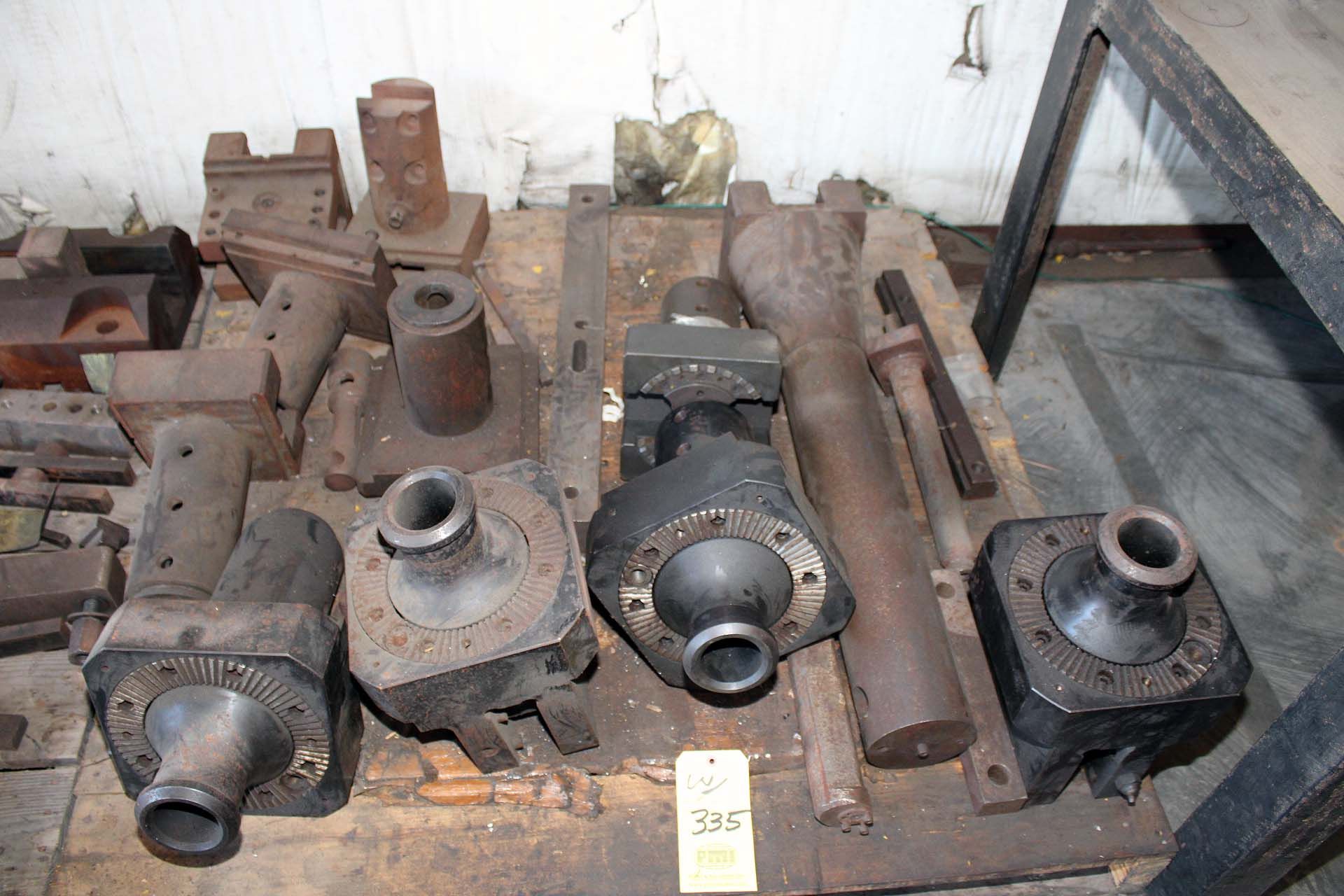 LOT CONSISTING OF: machine toolholders & workholding jaws (on two pallets) - Bild 2 aus 3