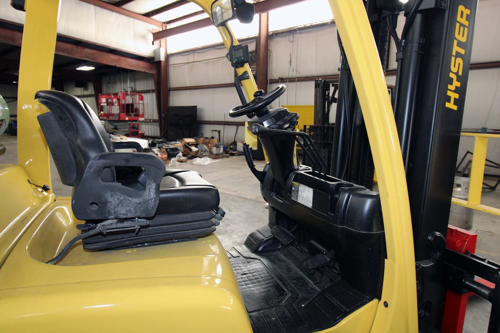 FORKLIFT, HYSTER 10,000 LB. BASE CAP. MDL. S100FT, new 2014, LPG, 88" 2-stage mast, 133" lift ht., - Image 6 of 7