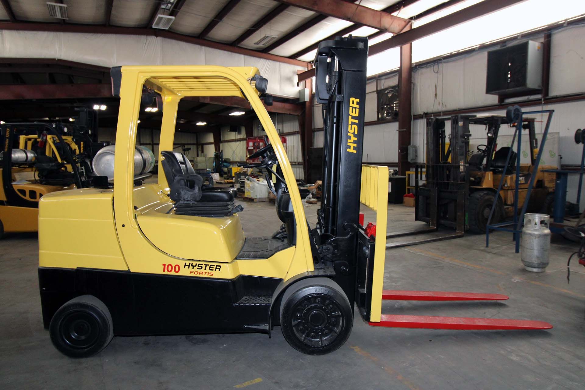 FORKLIFT, HYSTER 10,000 LB. BASE CAP. MDL. S100FT, new 2014, LPG, 88" 2-stage mast, 133" lift ht., - Image 2 of 7