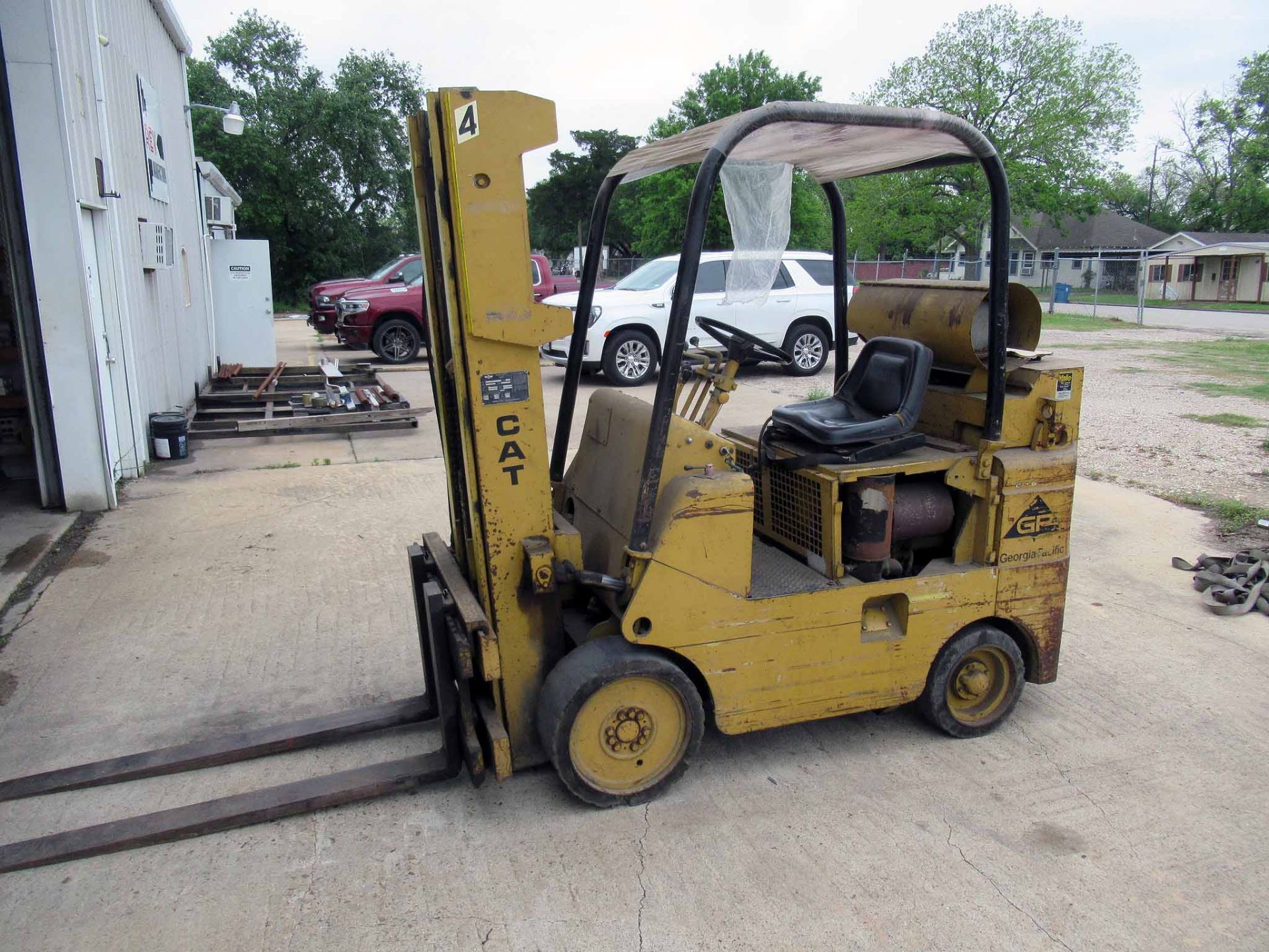 FORKLIFT, CATERPILLAR MDL. T70C, 8,000 LB. CAP. w / counter weight, 3-stage mast, 196" lift ht.