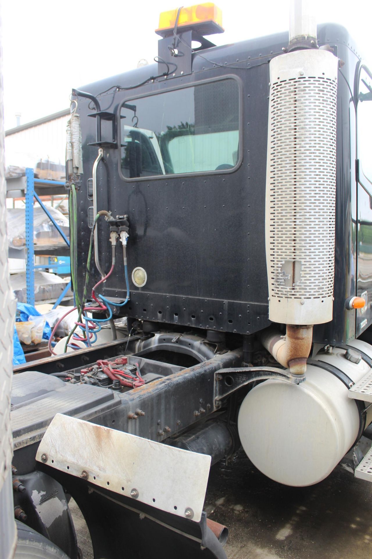 TRUCK TRACTOR, FREIGHTLINER, dual axle, sgl. Cab., 10-spd., diesel, Odo: 372,490 (Location 1: Fabco - Image 4 of 5