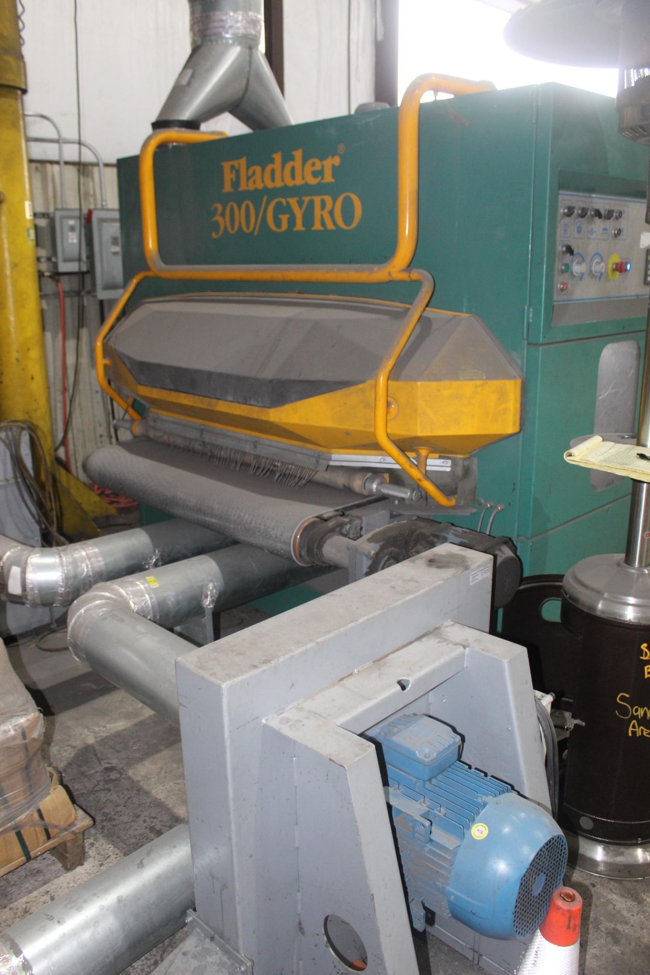 AUTOMATIC FEED THRU BRUSH DEBURRING MACHINE, FLADDER MDL. 300/GYRO – 1300VAC, new 2010, FLADDER 300 - Image 4 of 4