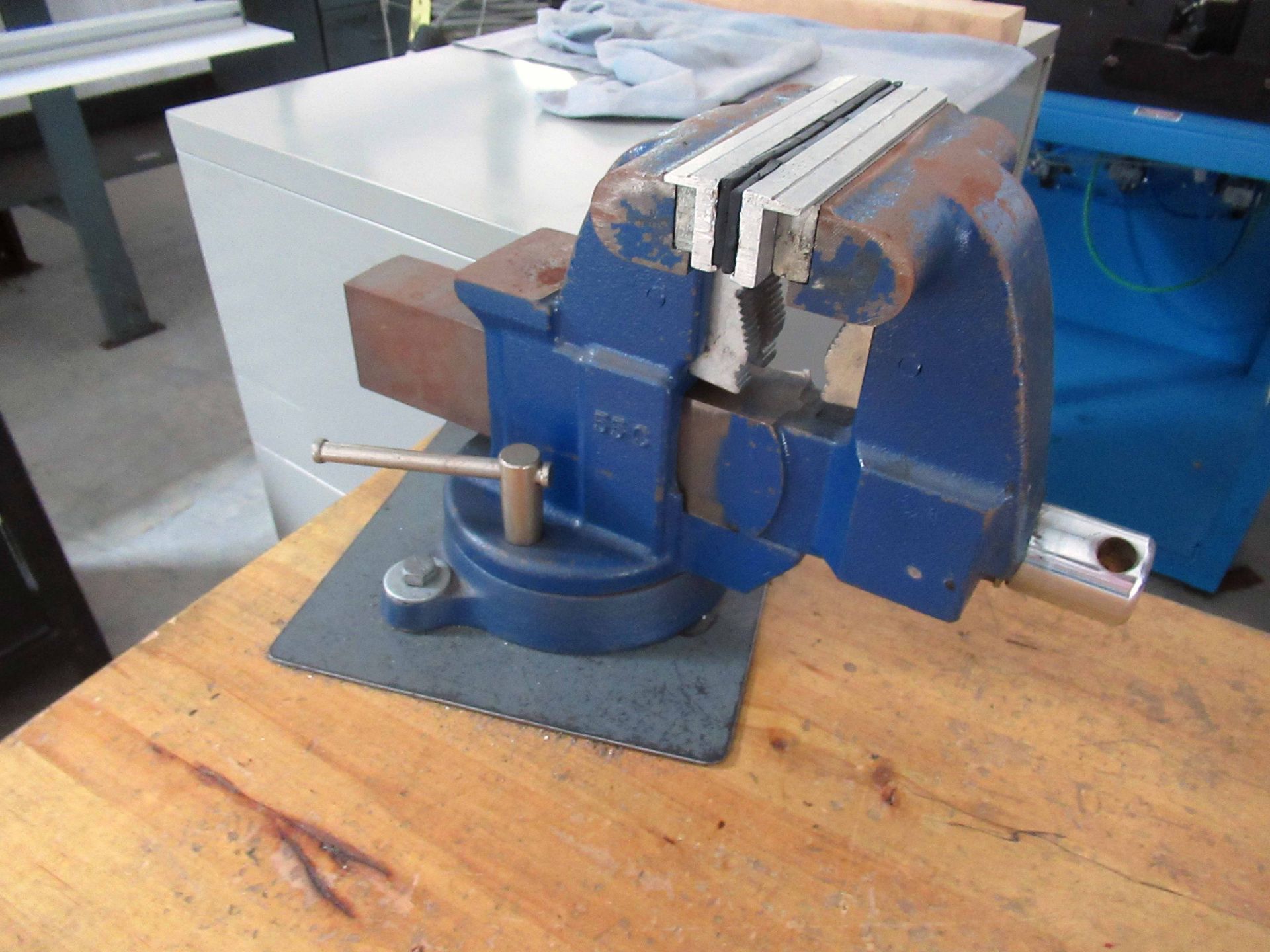 WOOD TOP WORKTABLE, w / (2) 5-1/2" Wilton vises (Location 2: JE King Holdings, LLC, 1111 Glenwood - Image 3 of 5