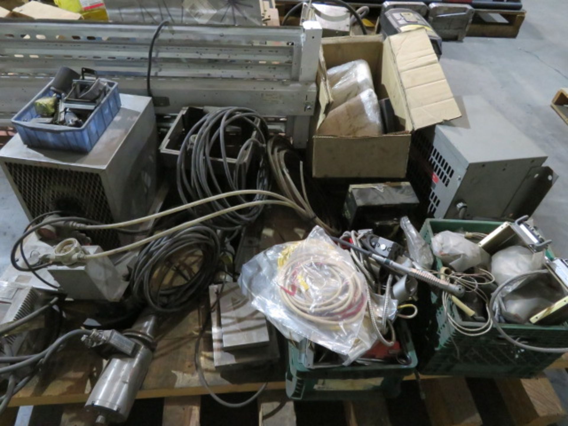 LOT CONSISTING OF: assorted electrical & electronic, repair parts (out of service) - Bild 4 aus 7