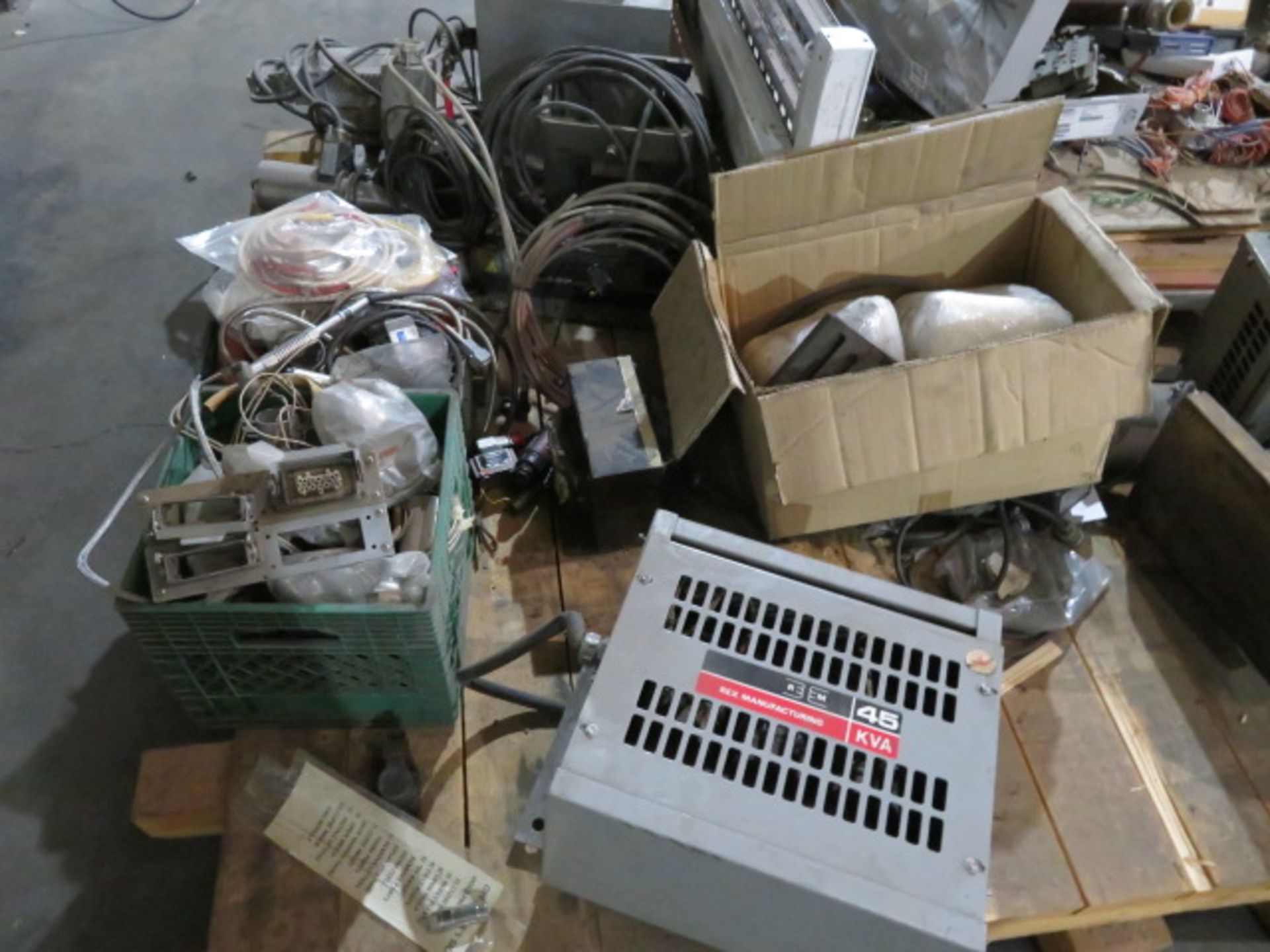 LOT CONSISTING OF: assorted electrical & electronic, repair parts (out of service) - Bild 5 aus 7