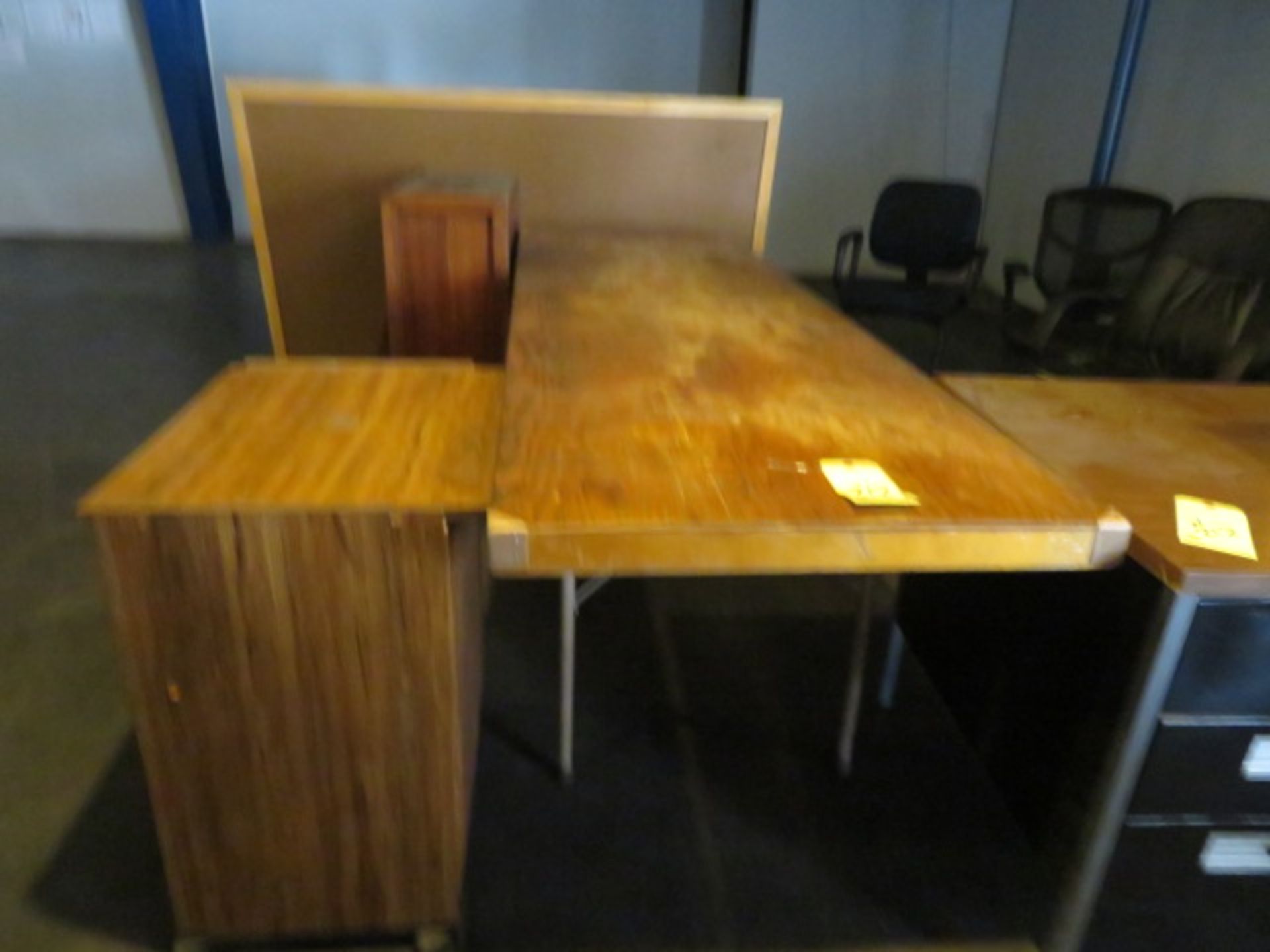 LOT OF OFFICE FURNITURE: desk, long table, (4) chairs, (2) filing cases - Image 2 of 5