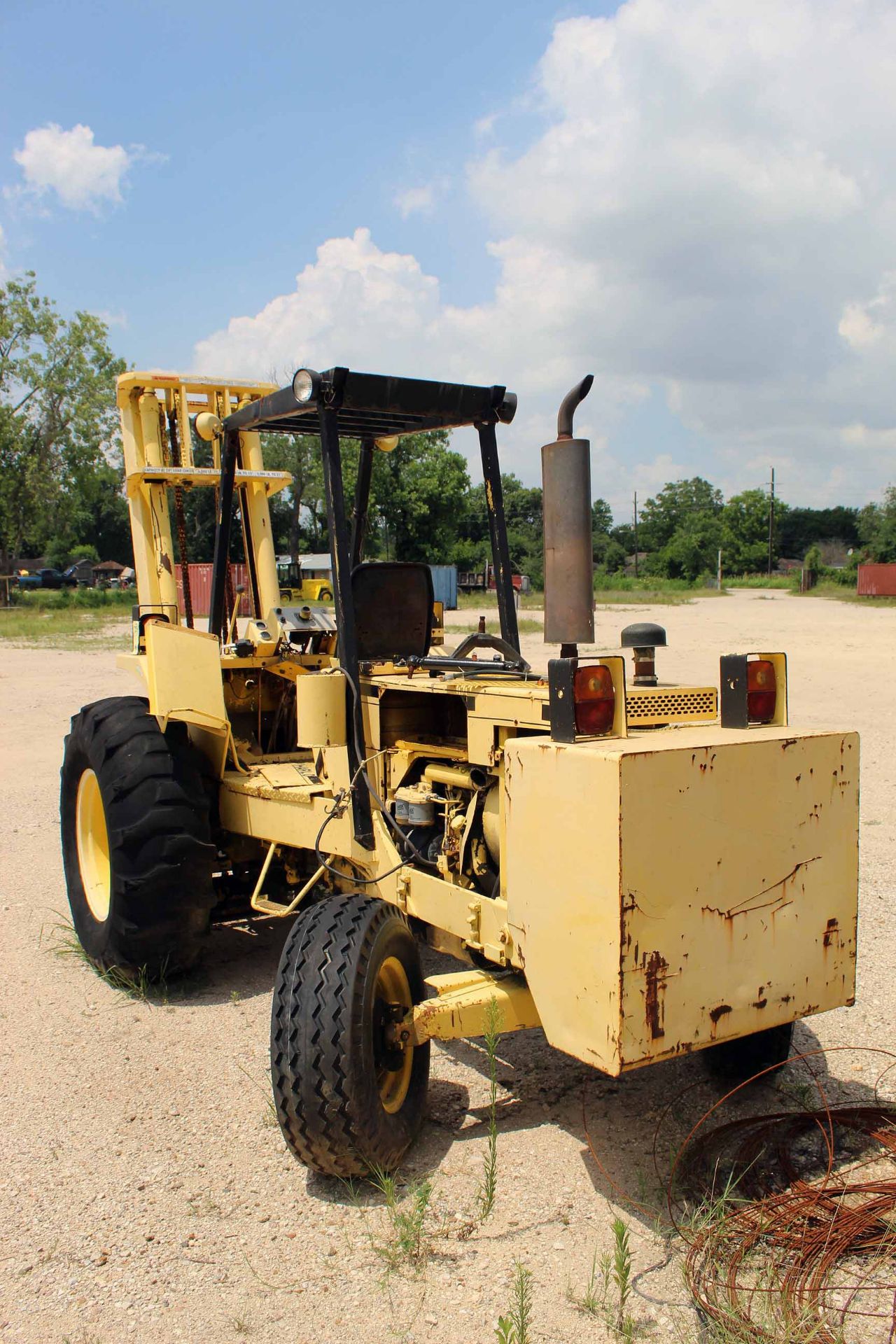 FORKLIFT, HARLO 5,000 LB. BASE CAP. MDL. HF456B, 2-stage mast, rough terrain tires (in need of - Image 3 of 4