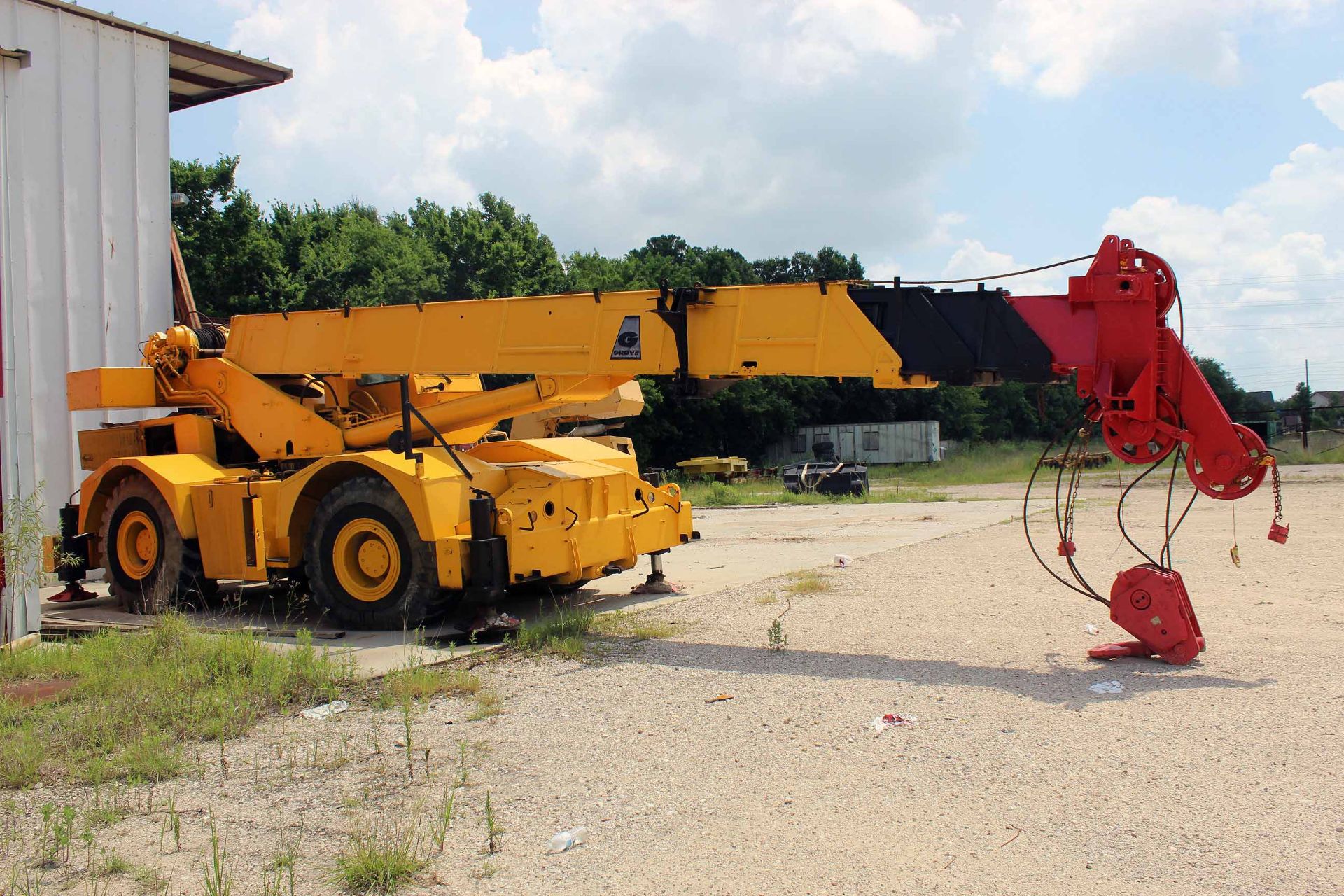 CRANE, GROVE RT733, 30 T. cap., 110' max. boom length, outriggers, S/N 45504 (Located at: 11700