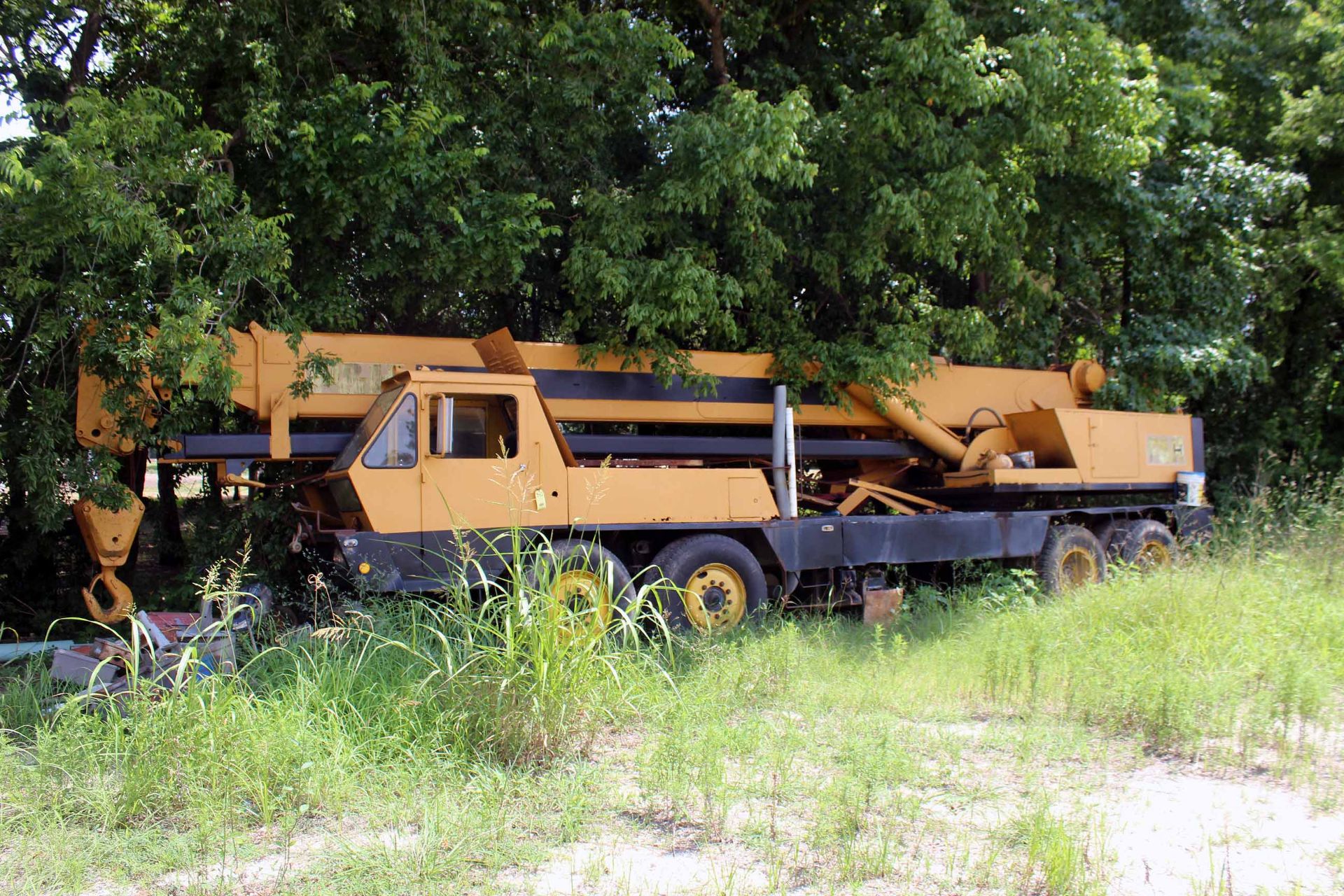 ROUGH TERRAIN CRANE, P&H 3000, 30 T. cap., S/N 48273 (Located at: 11700 Trickey Rd., Houston, TX