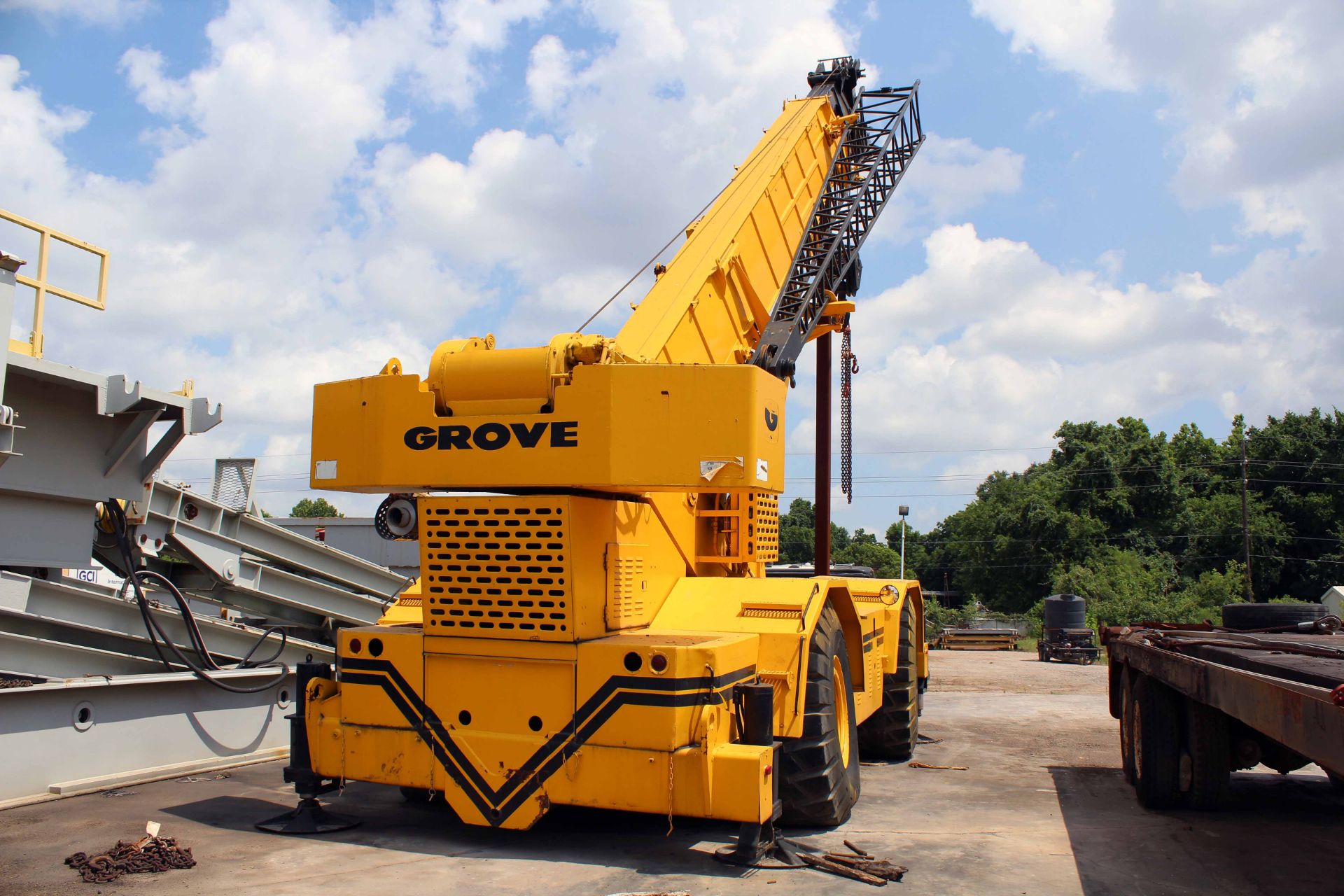 ROUGH TERRAIN CRANE, GROVE MDL. RT875, 75 T. cap., outriggers, S/N 72000 (needs repair)