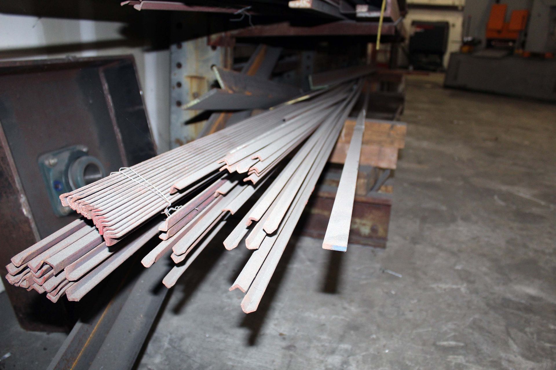 LOT OF ANGLE IRON, 1/2 x 20'