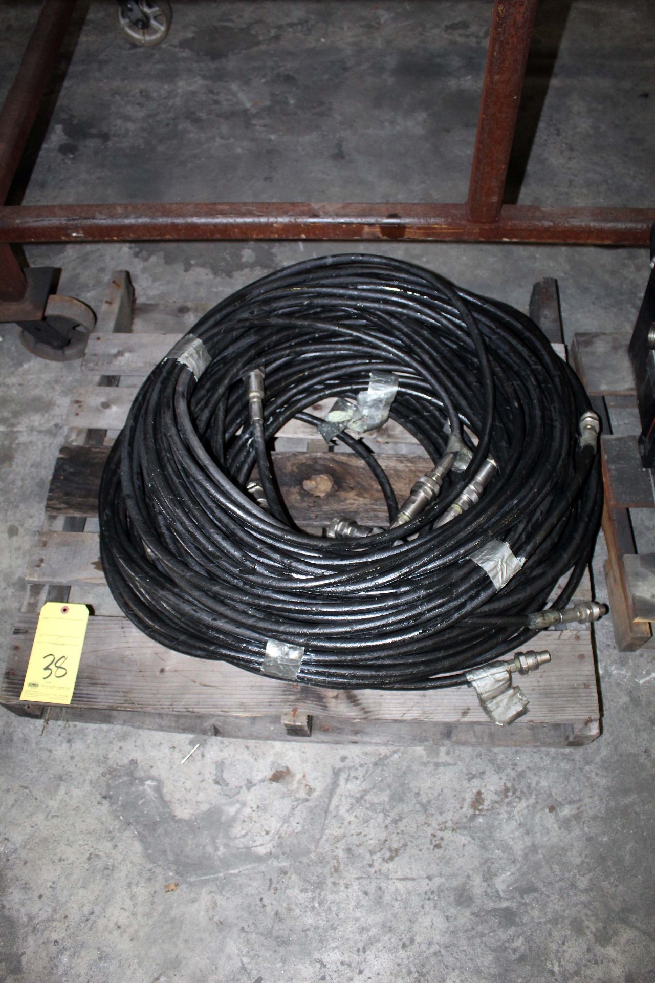 LOT OF HYDRAULIC HOSES, w/quick disconnect couplers