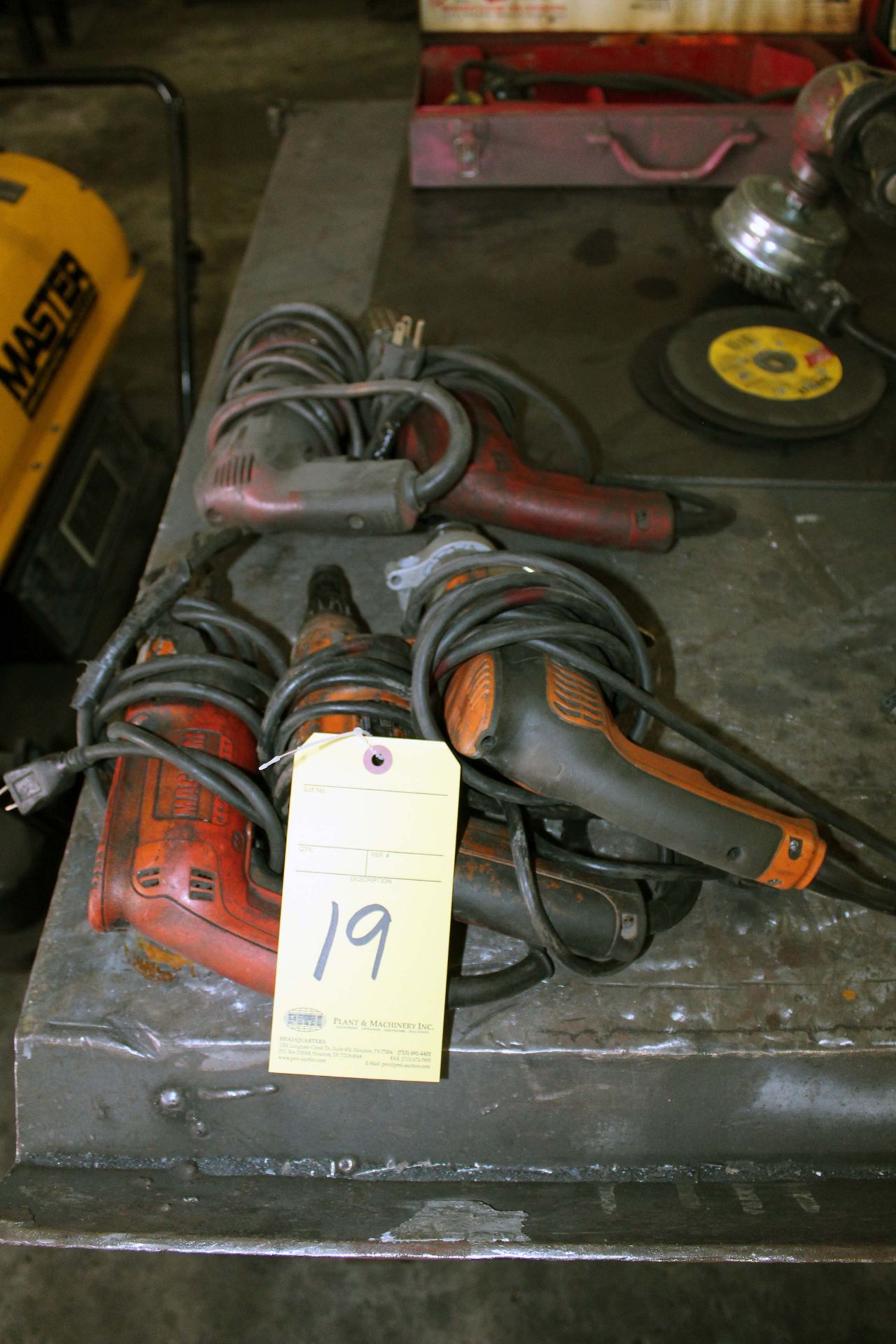 LOT OF ELECTRIC DRILLS