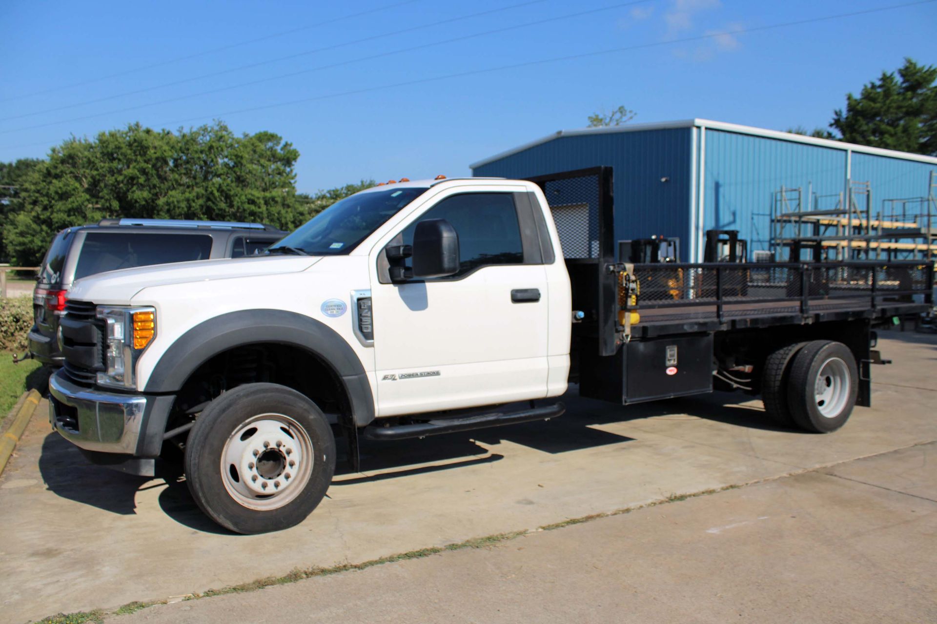 FLATBED TRUCK, 2016 FORD MDL. F-450, Powerstroke 6.7 liter diesel engine, auto. trans., 14’