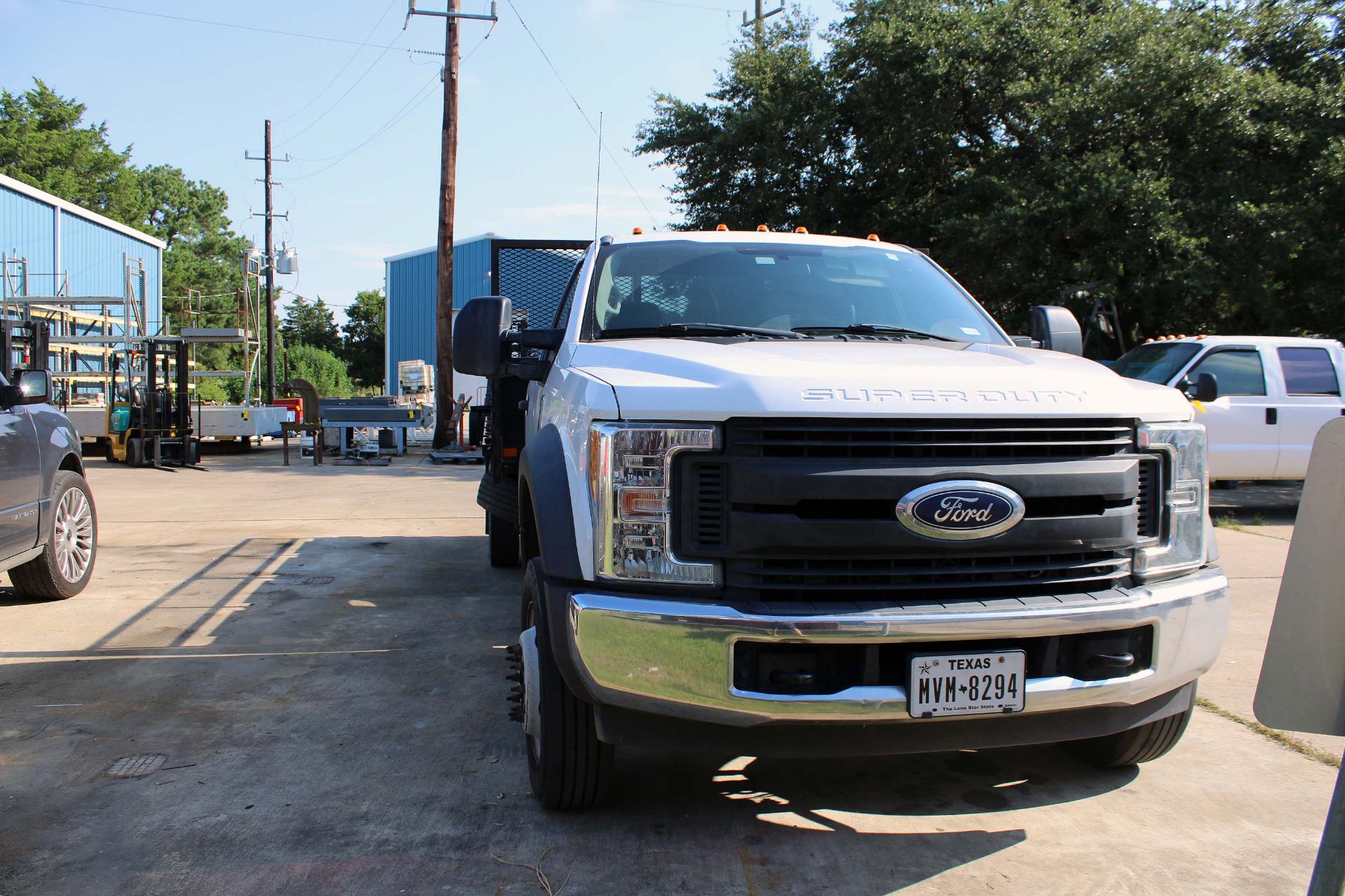 FLATBED TRUCK, 2016 FORD MDL. F-450, Powerstroke 6.7 liter diesel engine, auto. trans., 14’ - Image 2 of 9