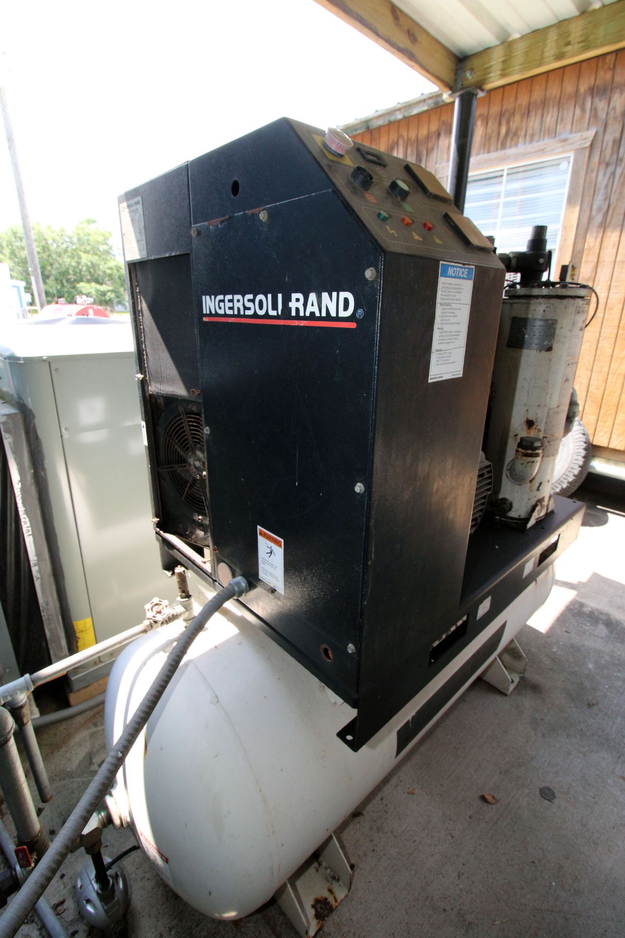 ROTARY SCREW AIR COMPRESSOR, INGERSOLL RAND MDL. SSR-EP25, new 2000, 97 CFM, 25 HP motor, 90 gal. - Image 4 of 7