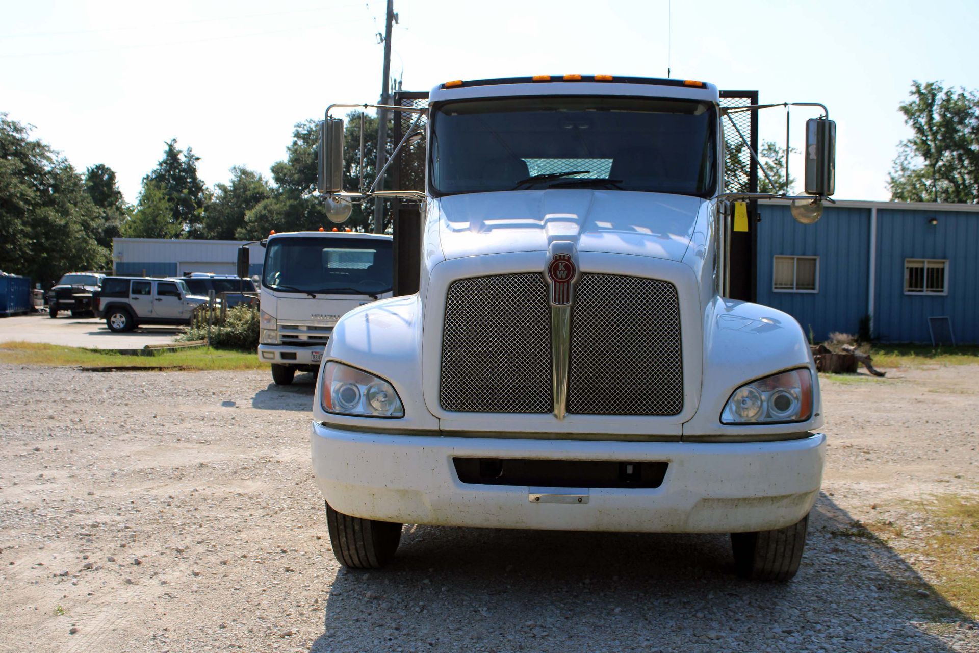 FLATBED TRUCK, 2012 KENWORTH, 26,000 lb. G.V.W.R., Perkins diesel engine, 24’ diamond plate bed w/ - Image 3 of 10