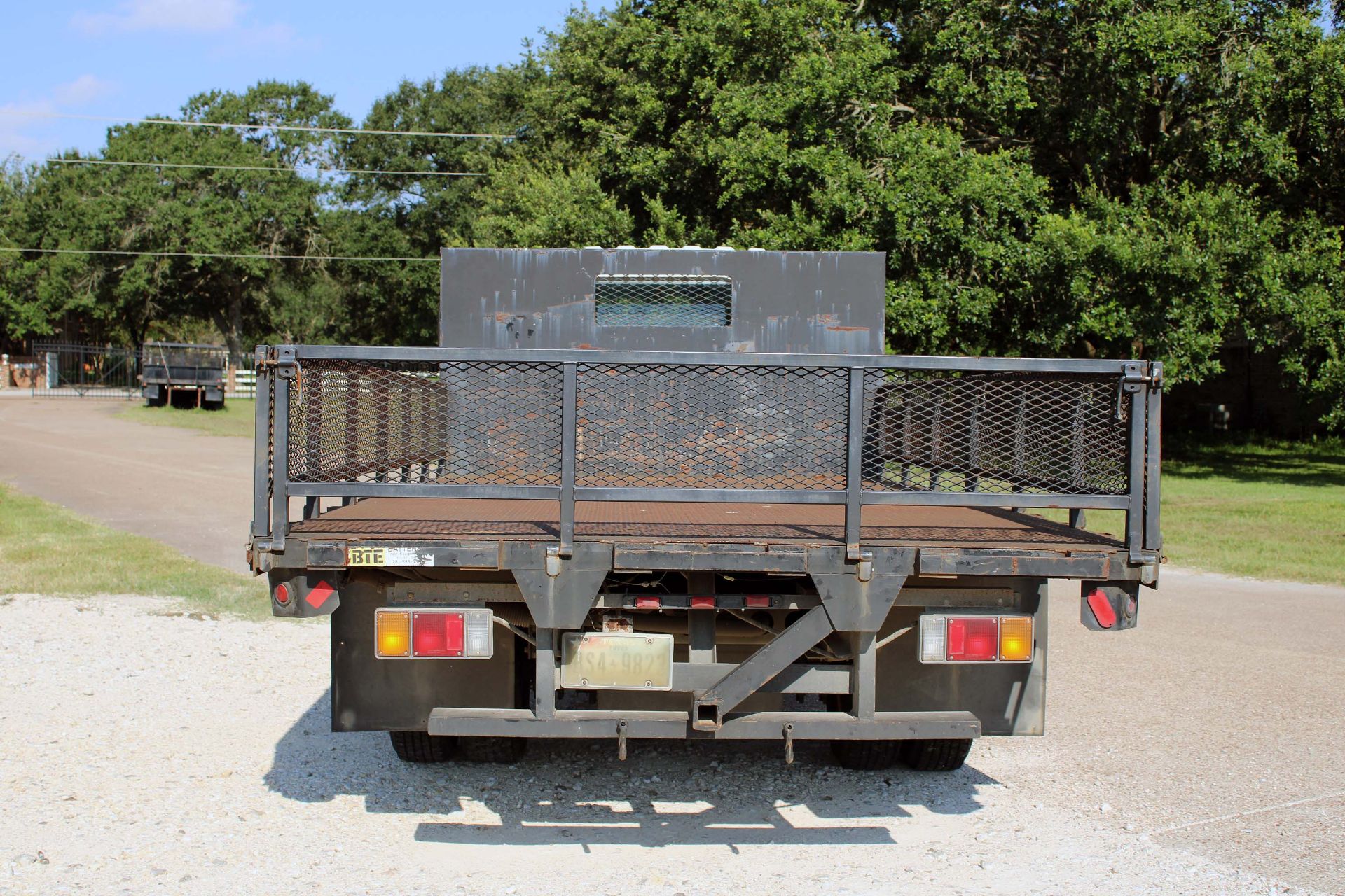 FLATBED TRUCK, 2012 ISUZU MDL. NPR-HD SUPER DUTY CAB OVER, auto. trans., 15-1/2’ diamond plate bed - Image 4 of 9