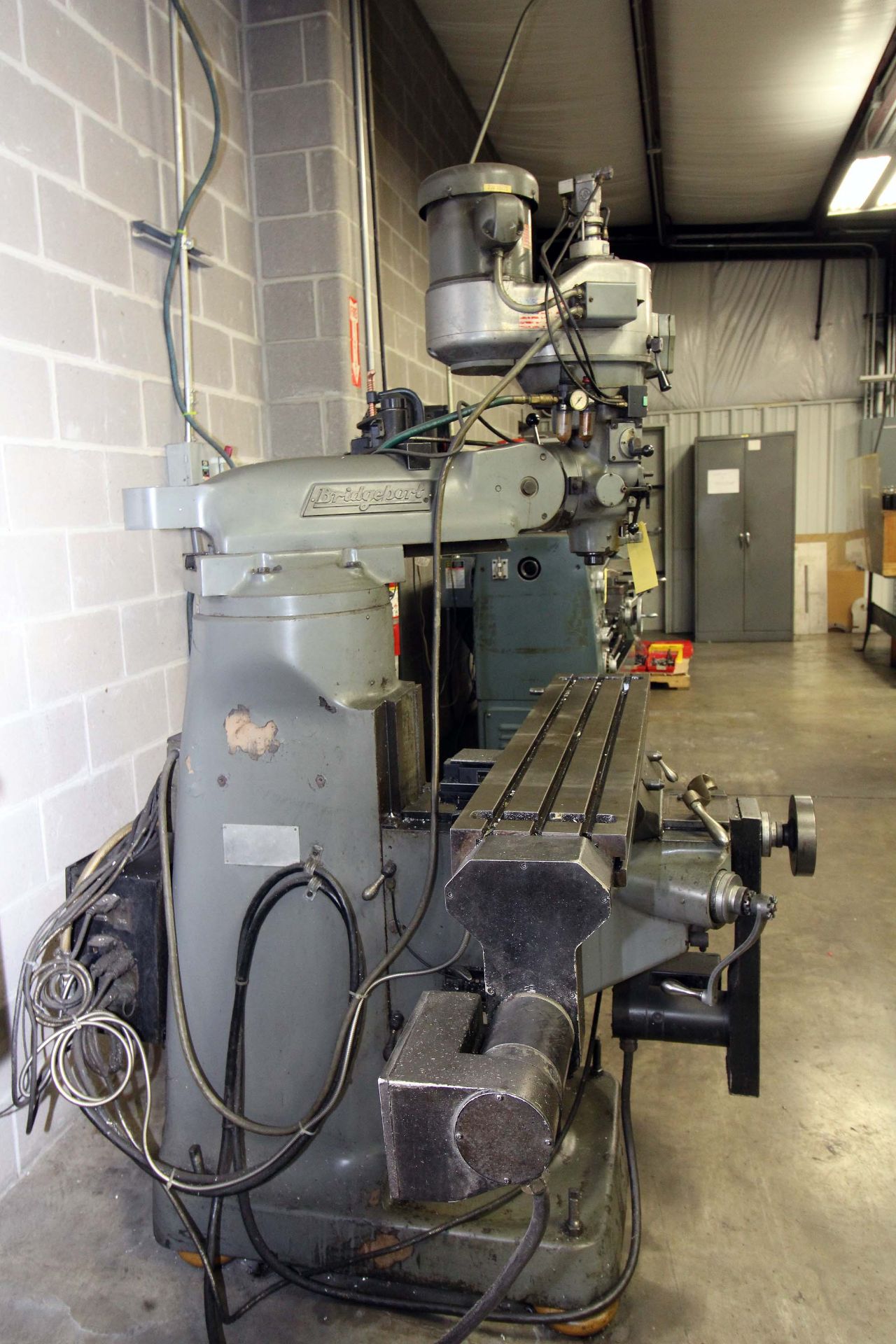 CNC KNEE STYLE MILL, BRIDGEPORT, 9” x 48” table, Trak Mdl. AGE2 control, 2-axis pwr. feed, S/N - Image 2 of 5