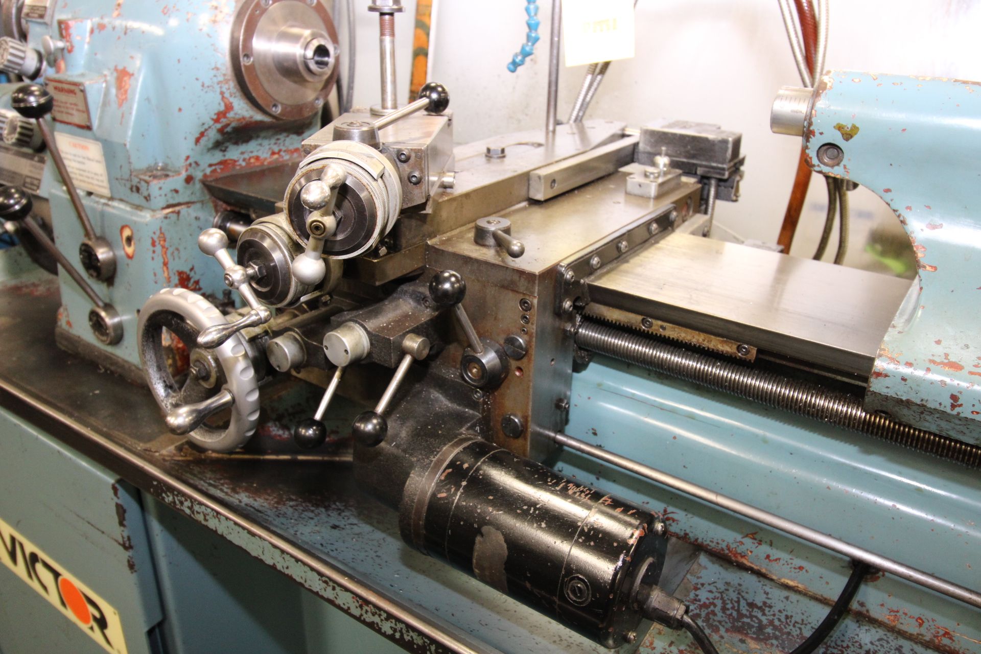 PRECISION TOOLROOM LATHE, VICTOR MDL. 618E, variable spd. spdl. drive from 130-3000 RPM, variable - Image 3 of 8