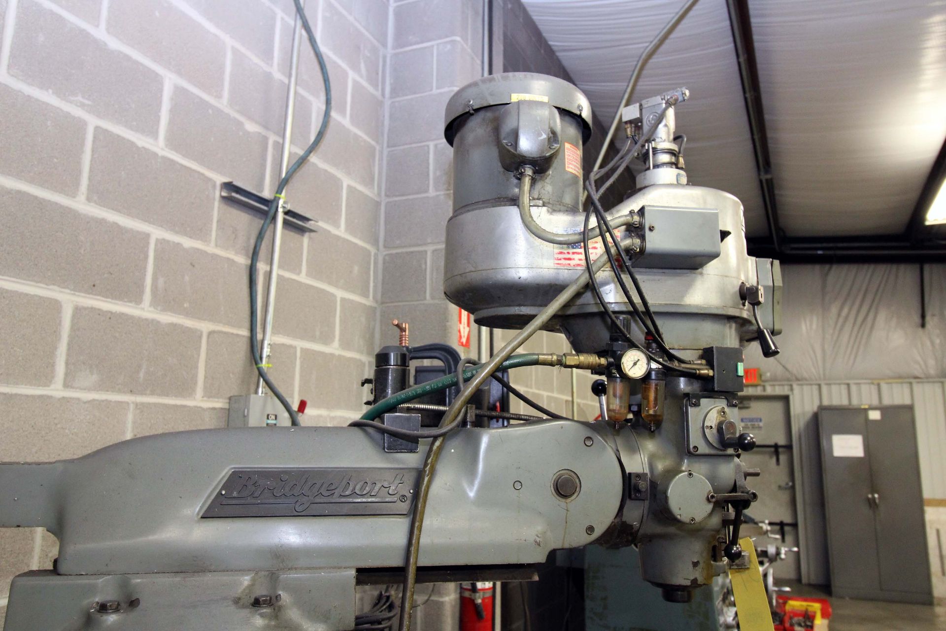 CNC KNEE STYLE MILL, BRIDGEPORT, 9” x 48” table, Trak Mdl. AGE2 control, 2-axis pwr. feed, S/N - Image 4 of 5