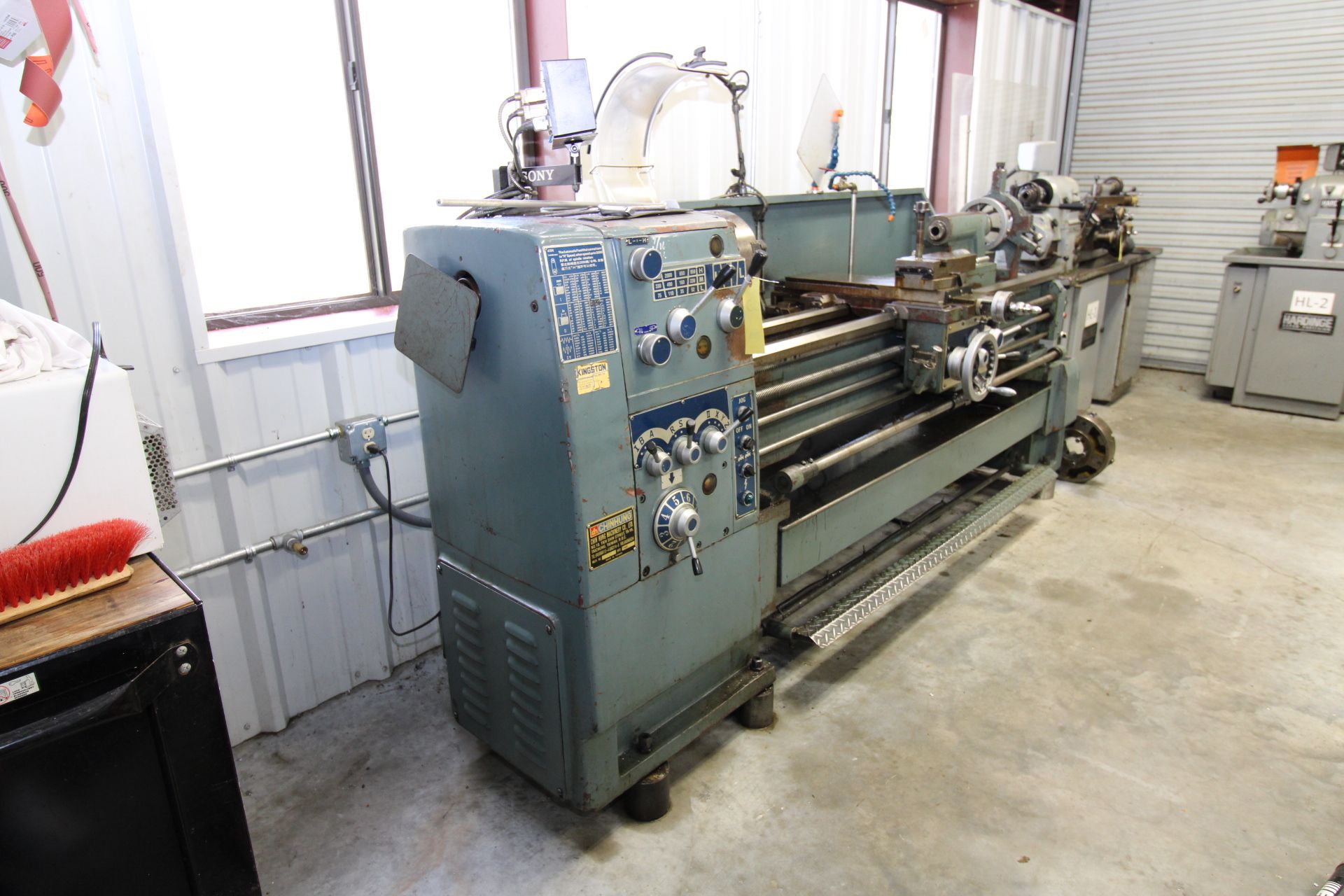 GAP BED ENGINE LATHE, KINGSTON 17” X 60”, new 2003, spds: 52-1350 RPM, 10” dia. 3-jaw chuck, 4-jaw - Image 3 of 11