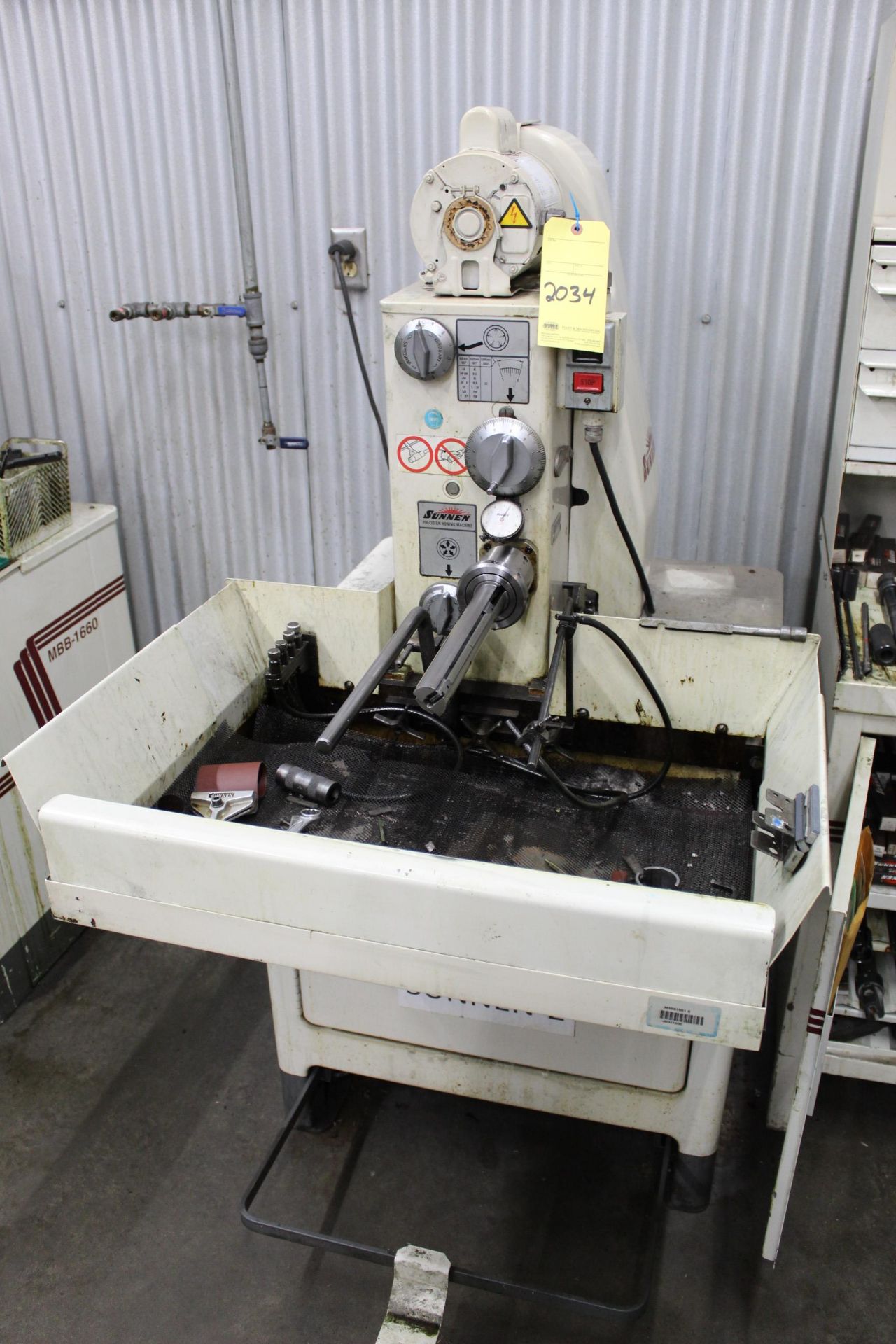 HORIZONTAL HONING MACHINE, SUNNEN MDL. NBB1660K, oil base, ½ HP drive, S/N 1U1-93985 (Located at: