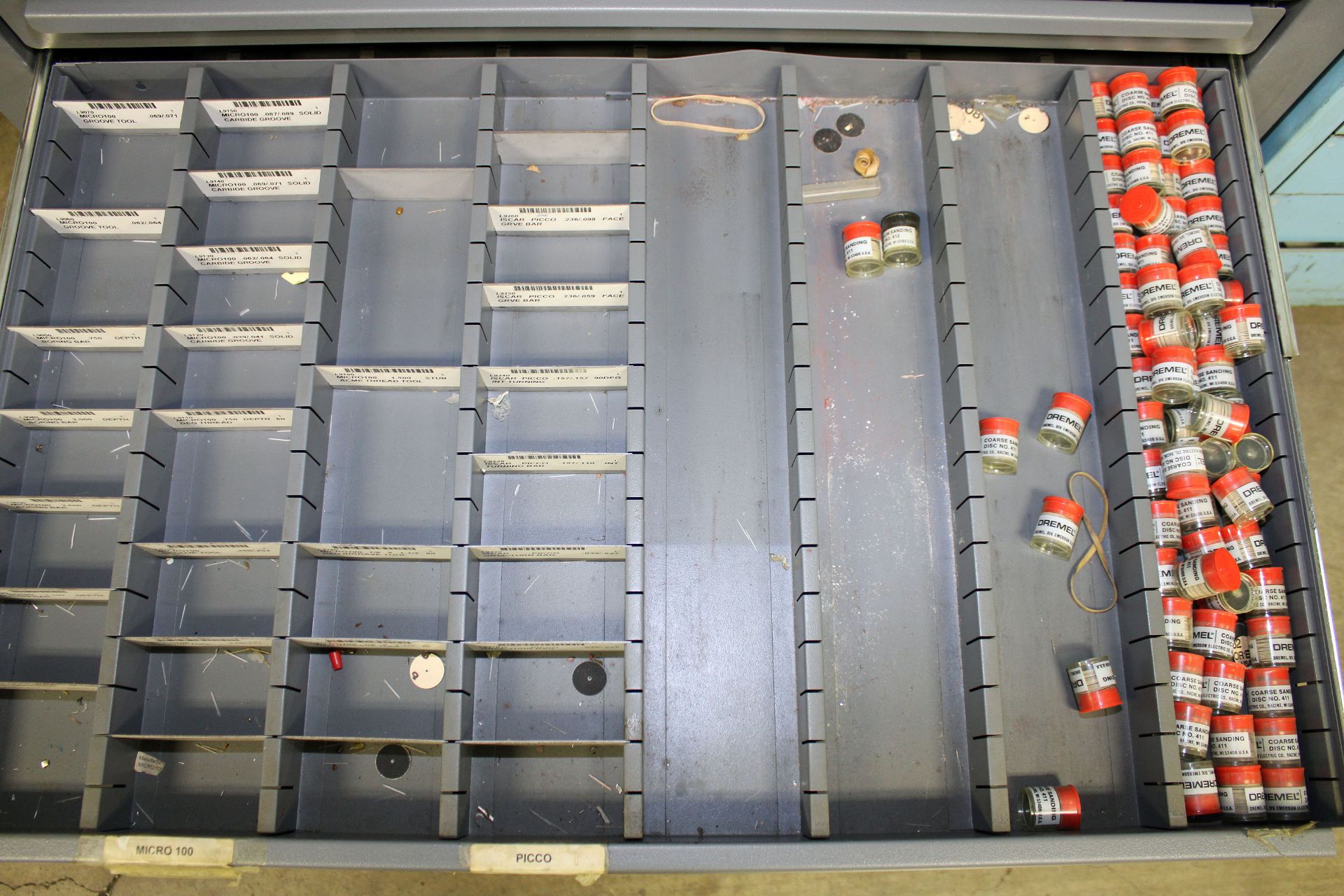 CABINET, HUOT, 15 DRAWER, 19" X 34" X 37" HEIGHT, WITH CONTENTS, CENTER DRILLS , JACOBES CHUCK KEYS, - Image 8 of 12