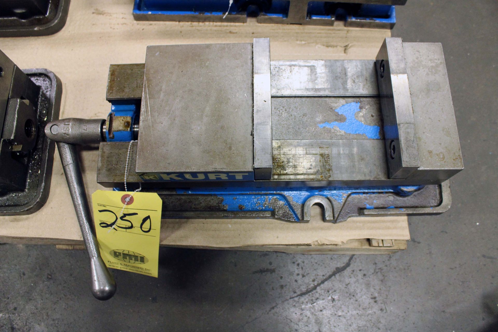 HORIZONTAL MANUAL VISE, KURT 6"