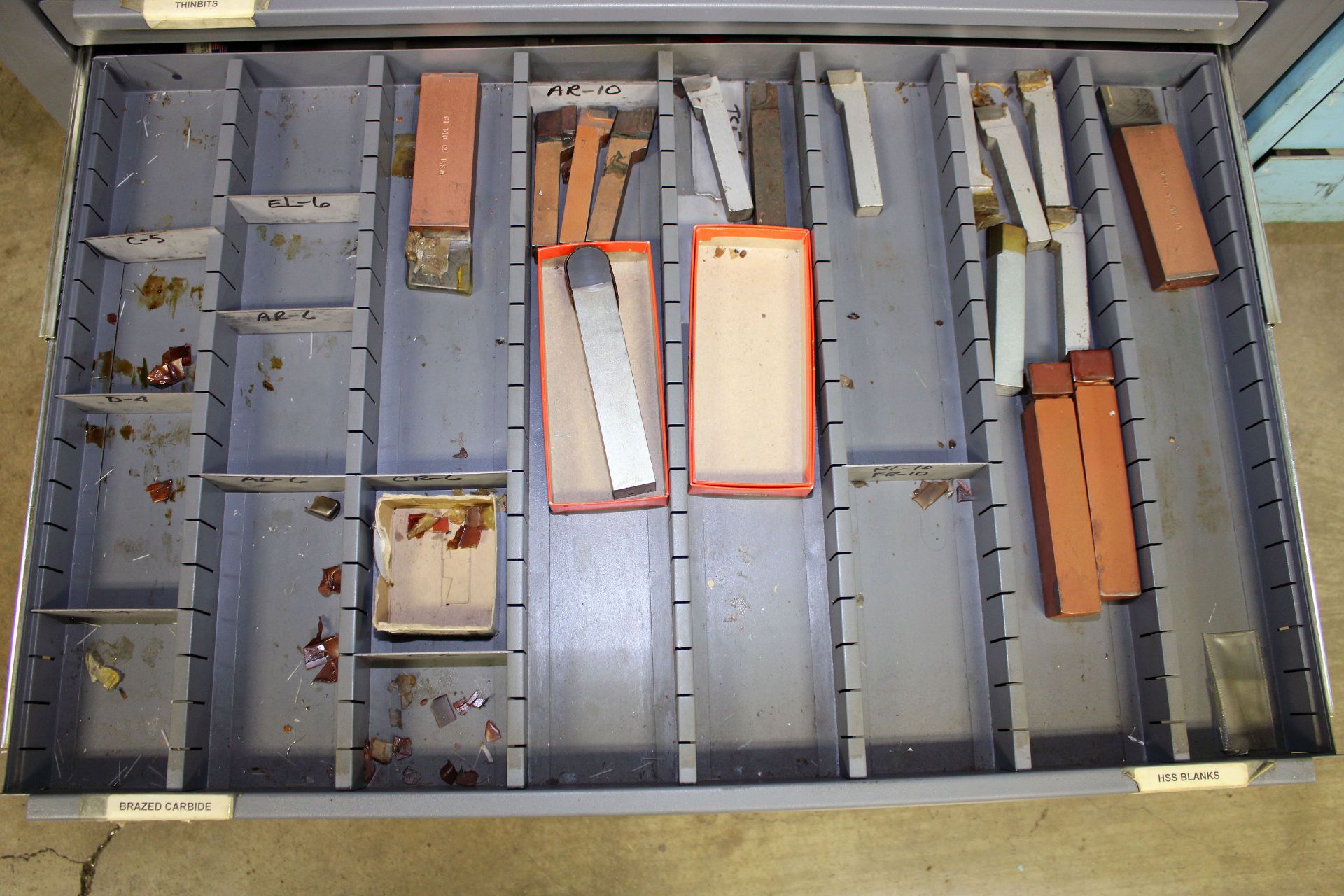 CABINET, HUOT, 15 DRAWER, 19" X 34" X 37" HEIGHT, WITH CONTENTS, CENTER DRILLS , JACOBES CHUCK KEYS, - Image 9 of 12