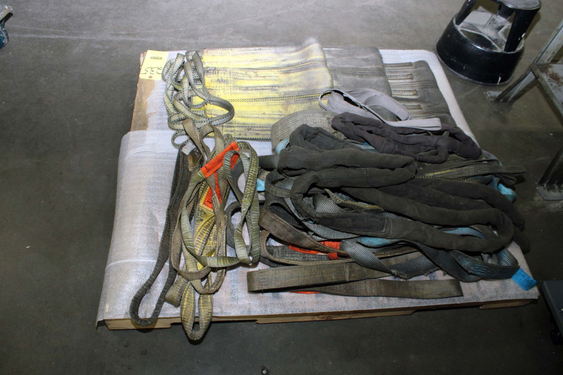 LOT OF LIFTING SLINGS - Image 2 of 2