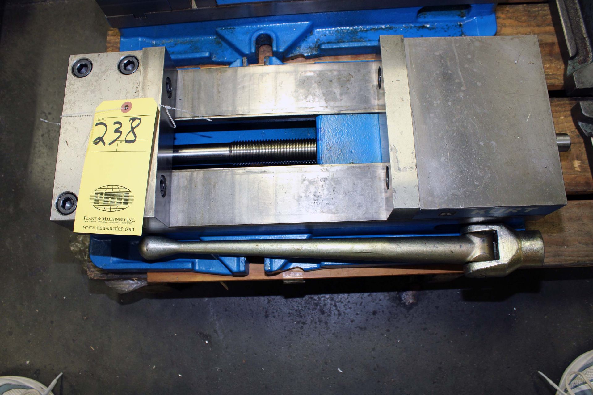 VISE, KURT 10", 9-3/4" jaw opening, 2-1/2" jaw height, 80,000 PSI max. clamping force