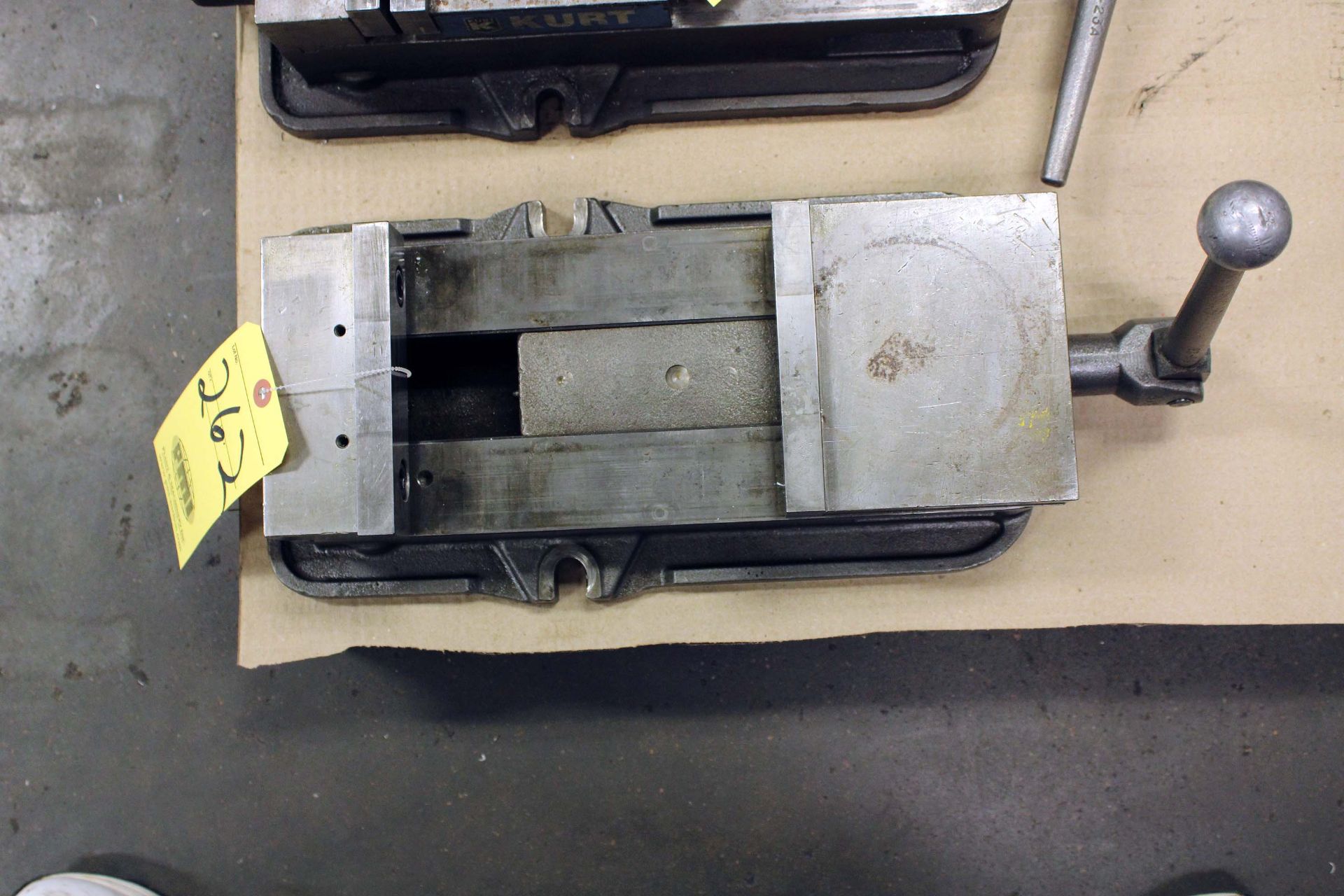 HORIZONTAL MANUAL VISE, KURT 6"