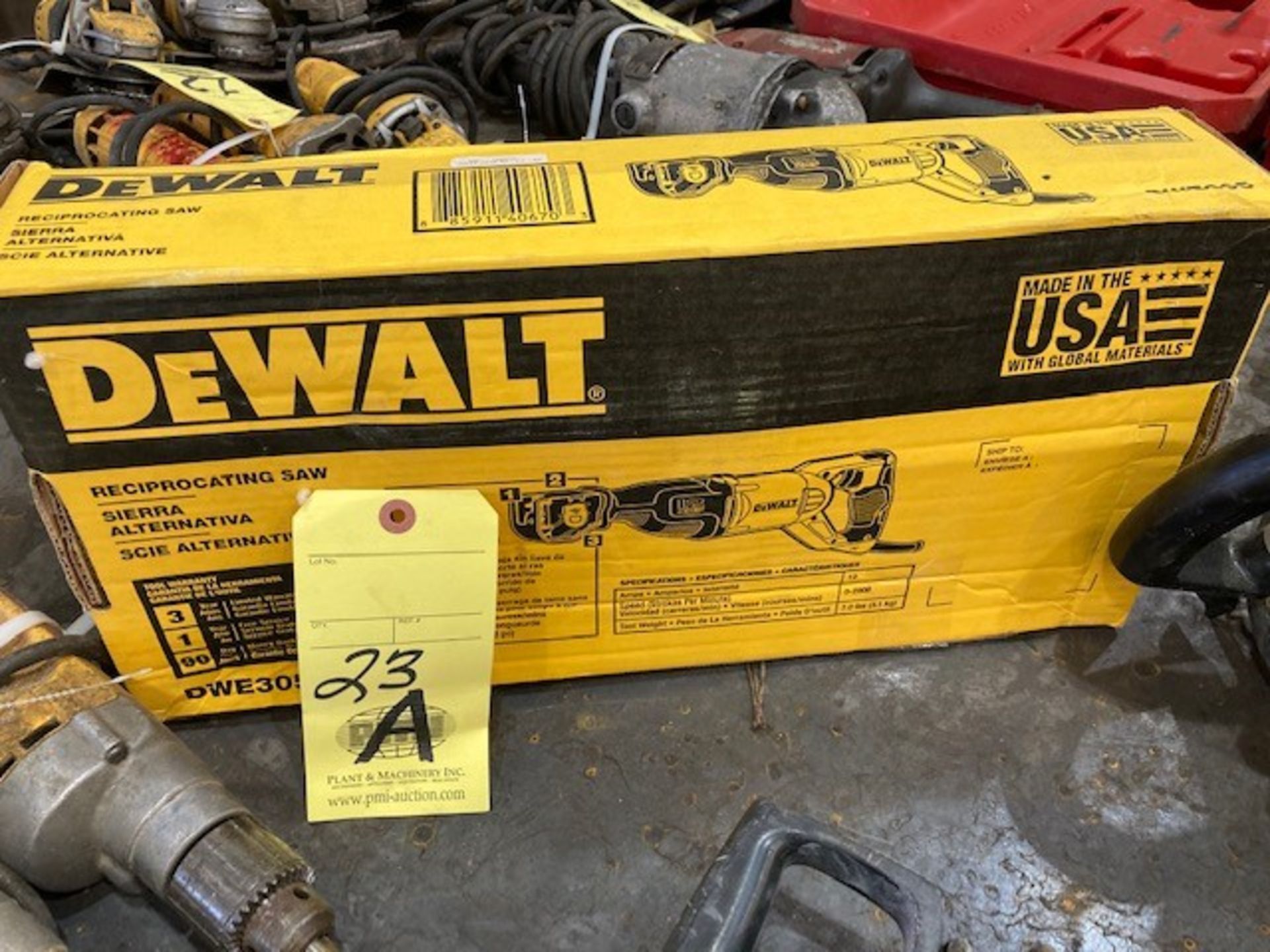 ELECTRIC RECIPROCATING SAW, DEWALT, MDL. DWE305 (NEW IN BOX)