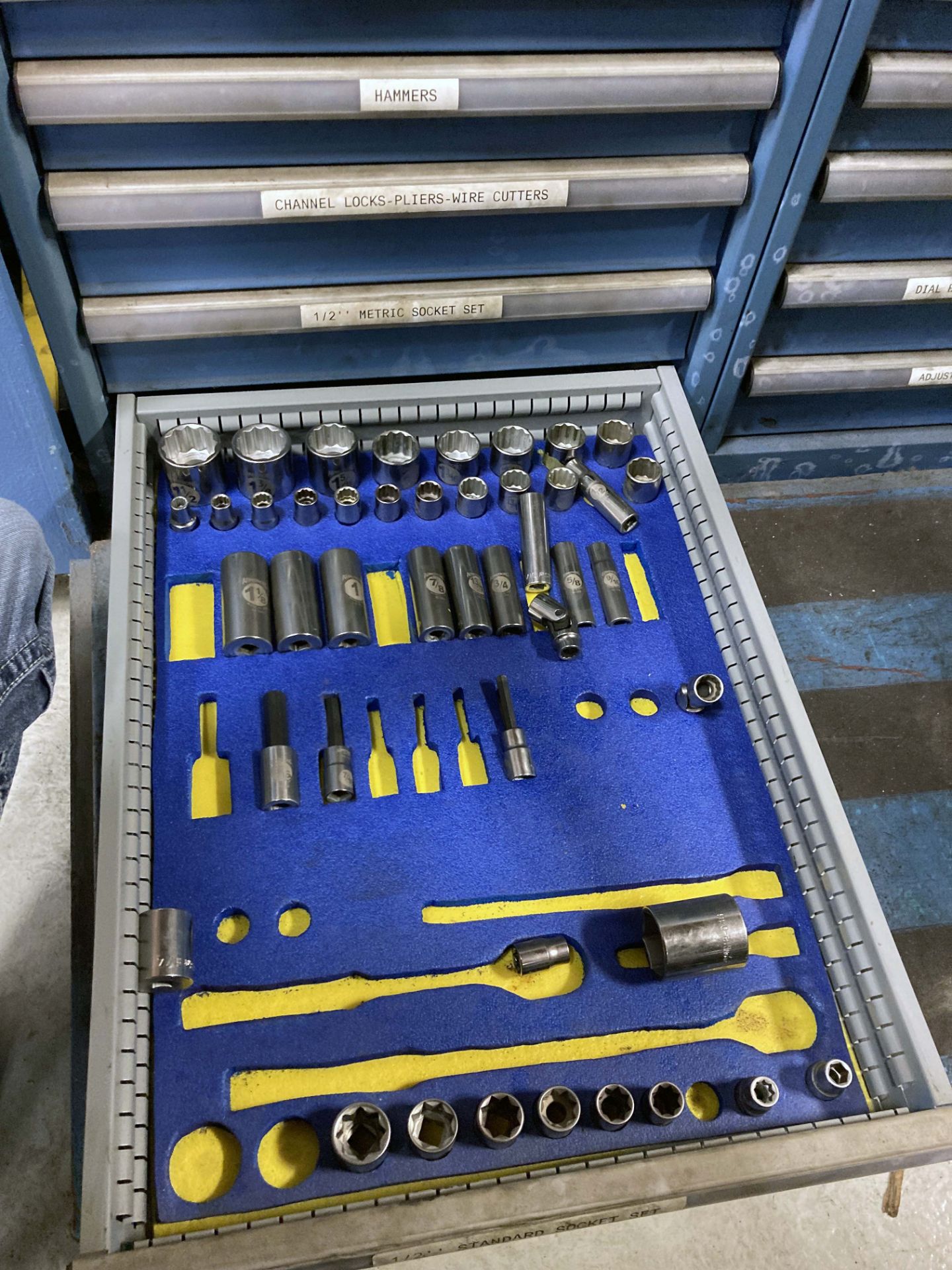 CONTRACTORS BOX, w/Lista cabinets & assorted hand tools (Located at: AF Global/Ameriforge R&D - Image 2 of 3