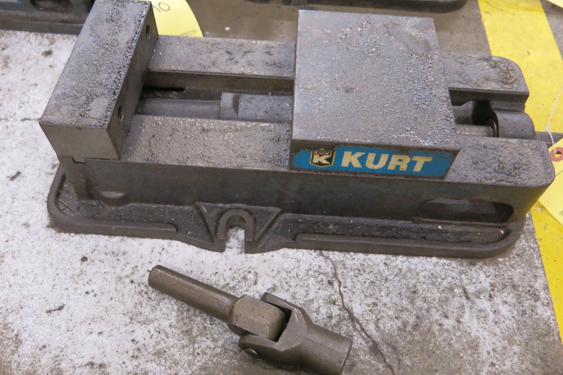 MACHINE VISE, KURT 6"