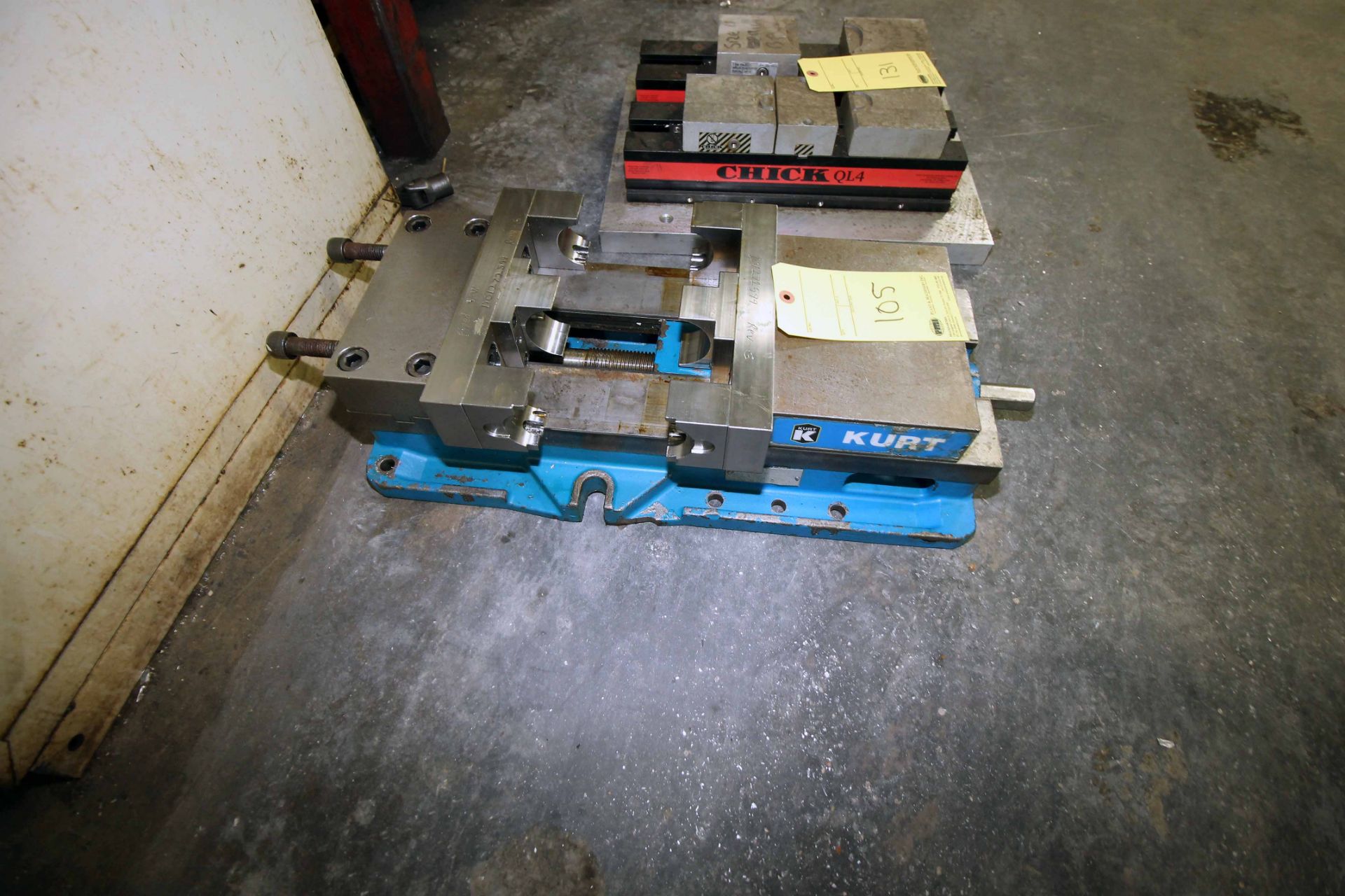 MACHINE VISE, KURT 8"