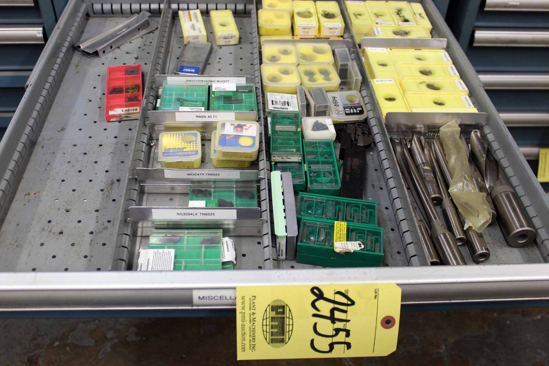 LOT CONSISTING OF: misc. indexable drills & inserts (in one drawer) (tool crib)