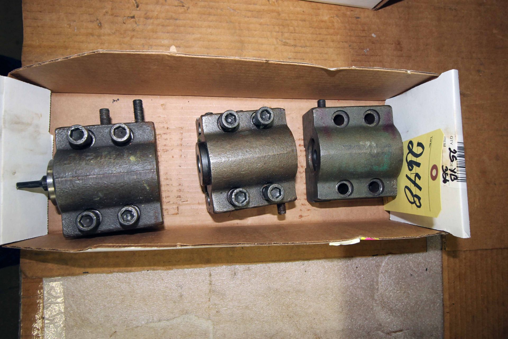 LOT OF TURRET TOOLHOLDERS (in one box)