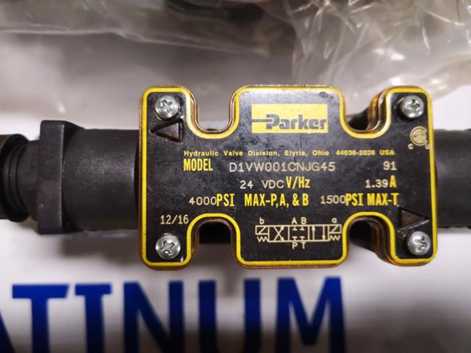 PARKER HANNIFIN, PARD1VW001CNJG45, HYDRAULIC OIL DIRECTIONAL VALVE, NEW IN BOX - Image 2 of 2