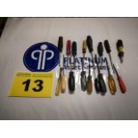 LOT OF ASSORTED SCREW DRIVERS