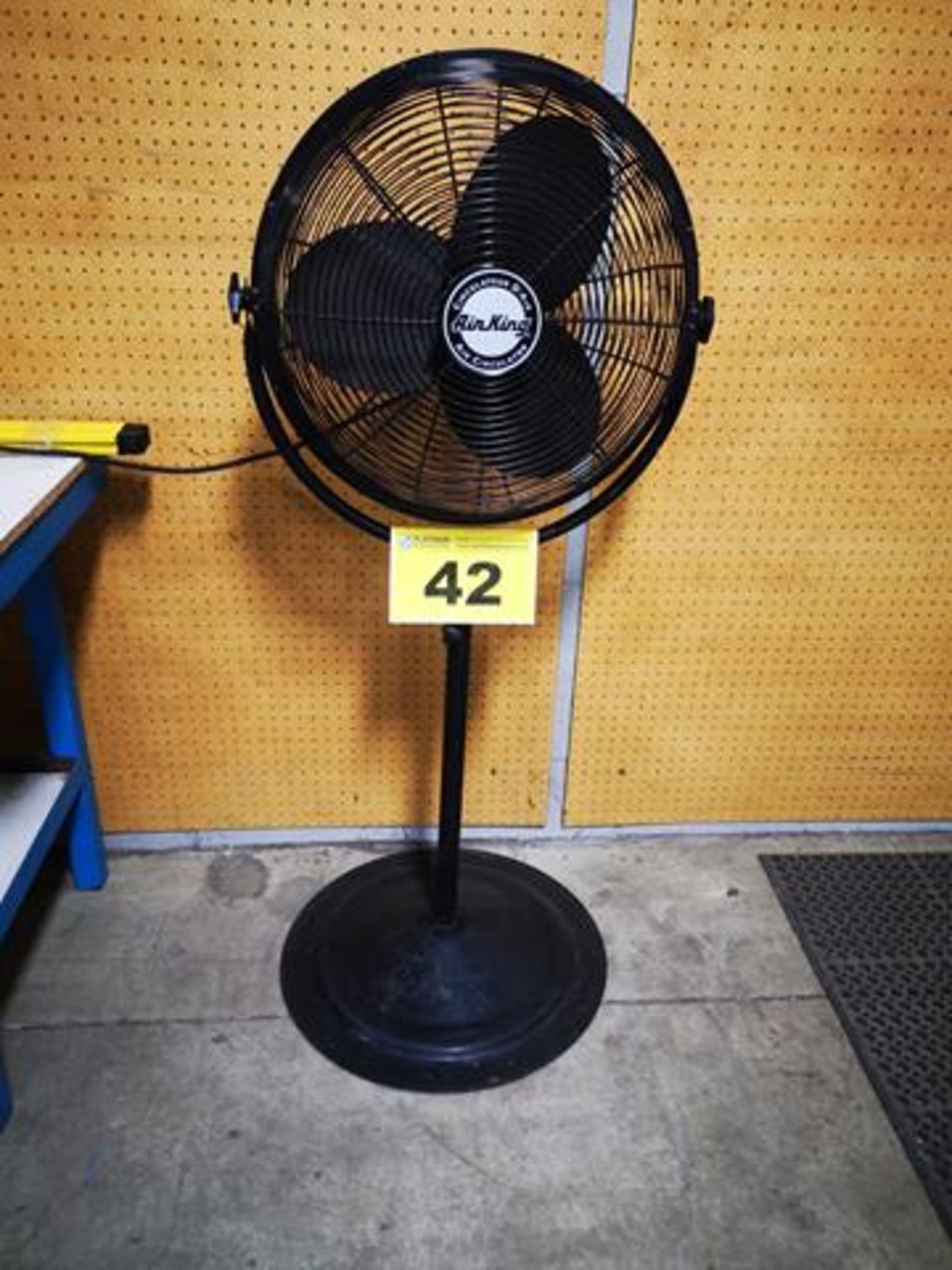 AIR KING, 20" INCH PEDESTAL SHOP FAN 110 VAC