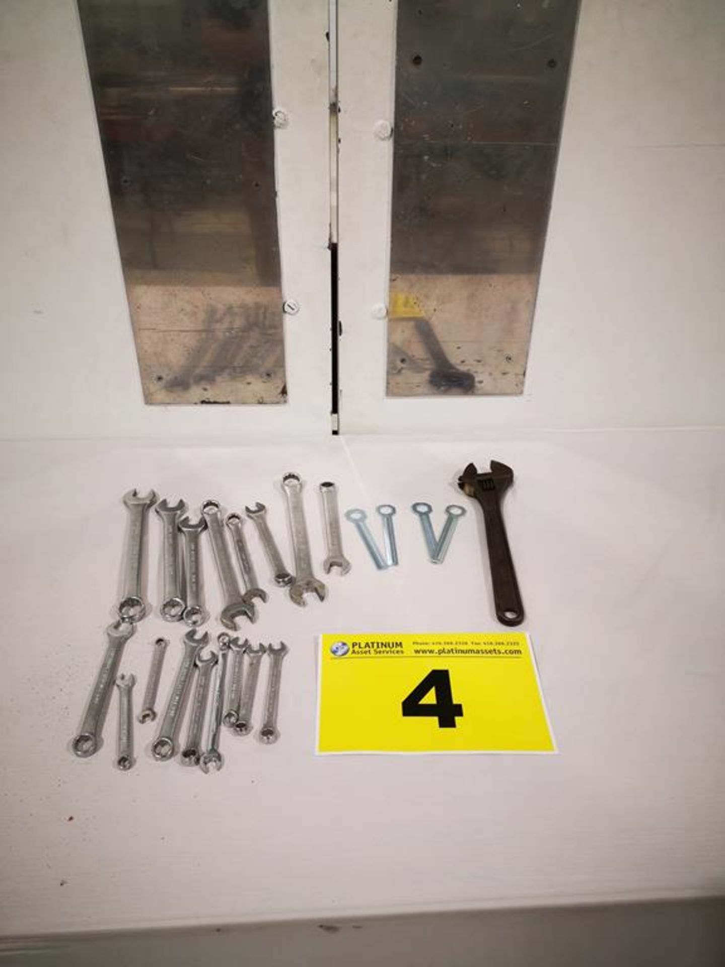 LOT OF WRENCHES INCH / METRIC