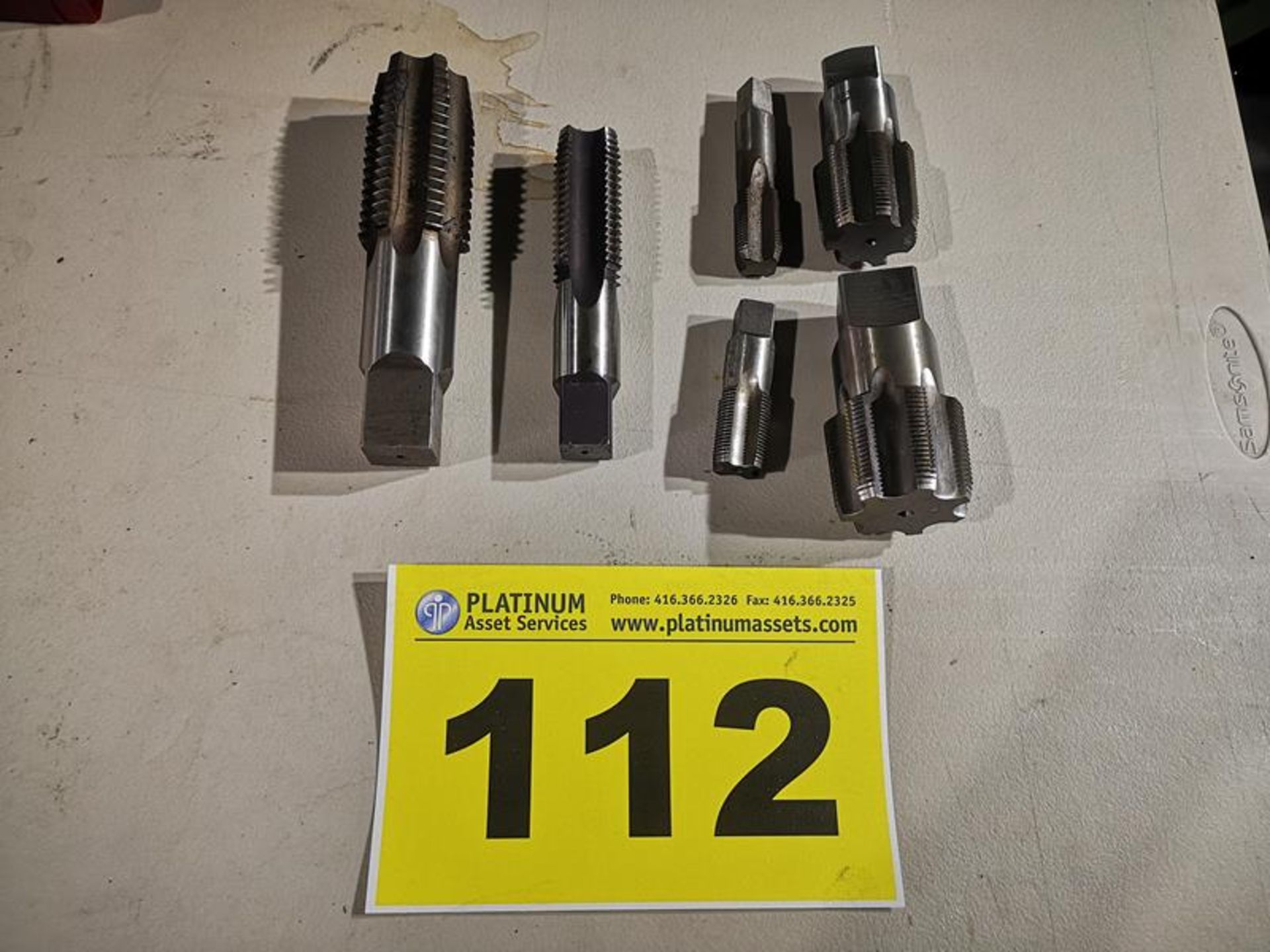 LOT OF ASSORTED INCH MACHINE TAPS