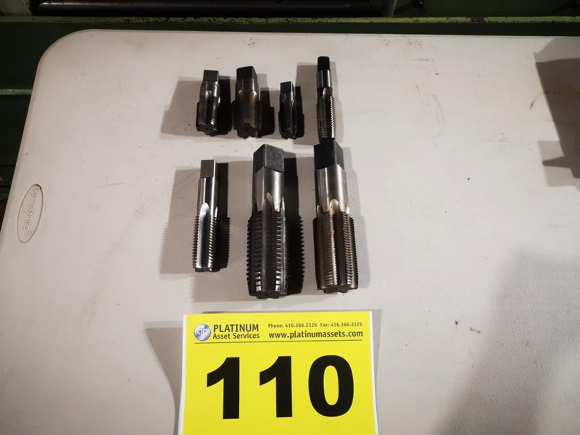 LOT OF ASSORTED INCH MACHINE TAPS