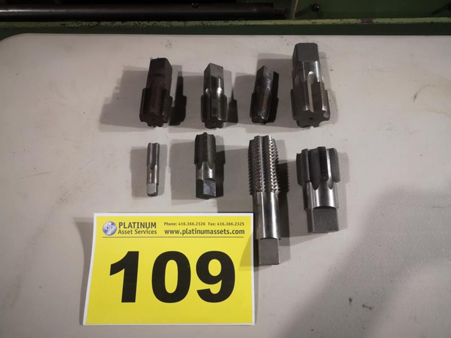 LOT OF ASSORTED INCH MACHINE TAPS