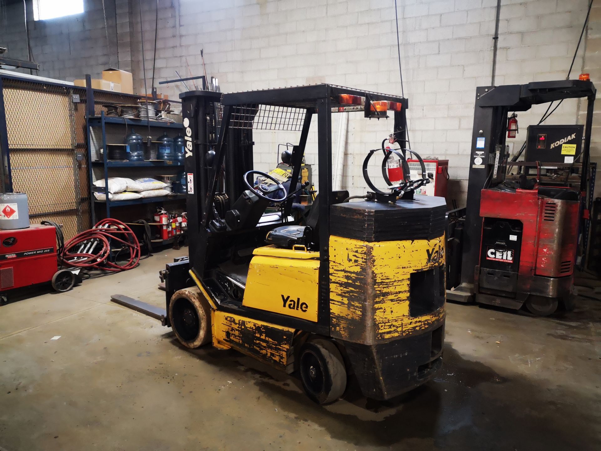 YALE, GL-C060TENUAFE083, 6,000 LBS., 3 STAGE, LPG FORKLIFT, SIDE SHIFT, 188" MAX LIFT, S/N - Image 5 of 8