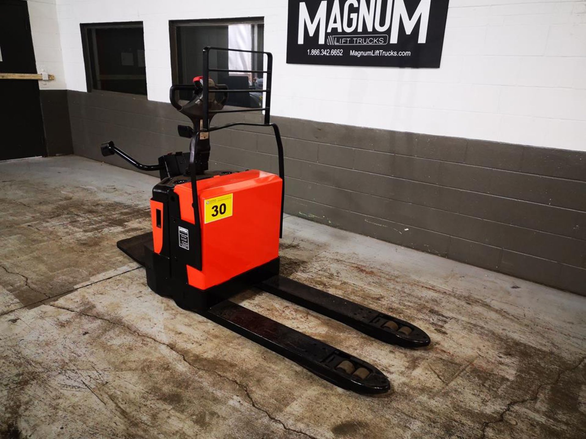 BT LEVIO PRODUCTS, LWE200, 4400 LBS, BATTERY POWERED PALLET TRUCK, SOLID CUSHION TIRES, 27" W X - Image 6 of 10